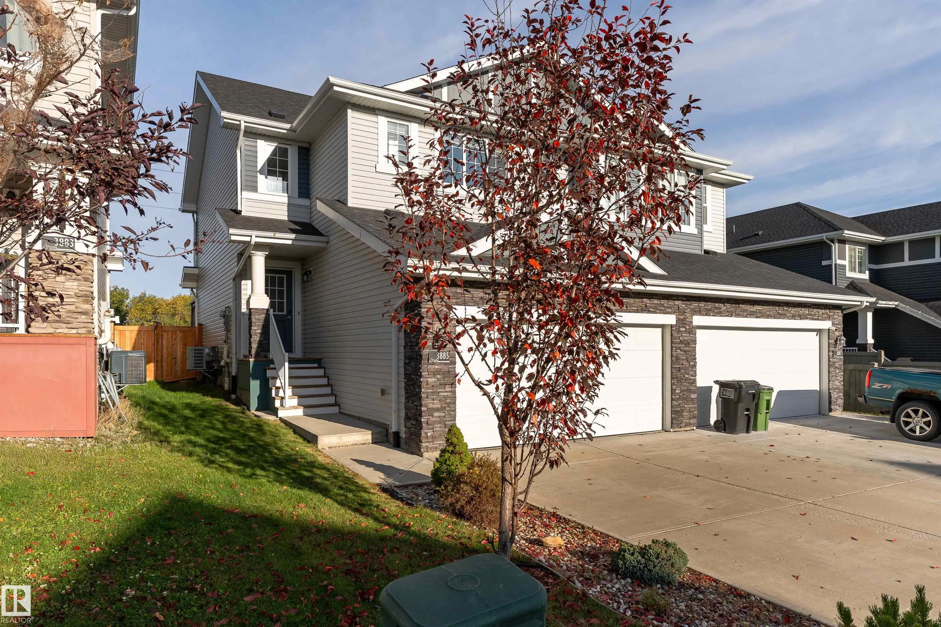 3885 ROBINS Crescent