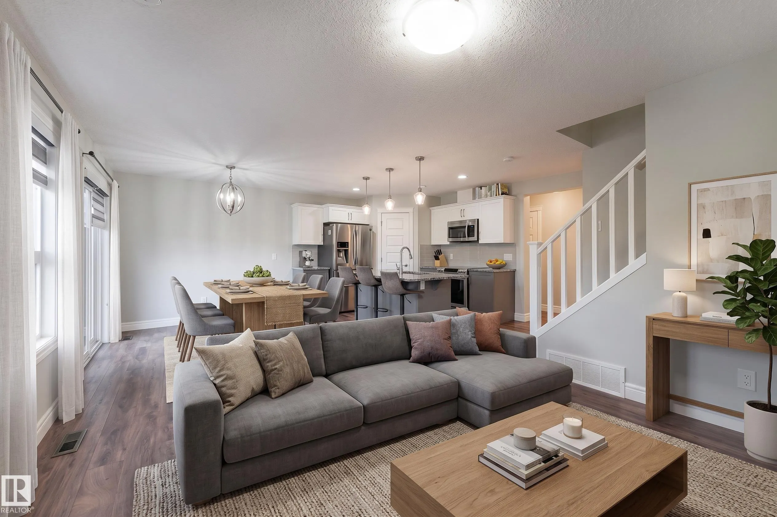 3885 ROBINS Crescent