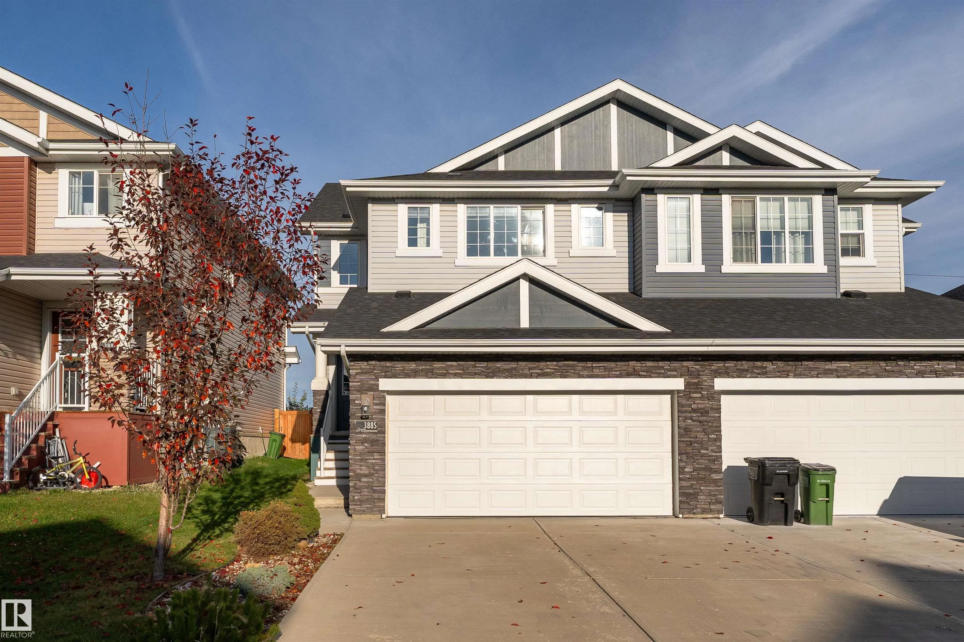 3885 ROBINS Crescent