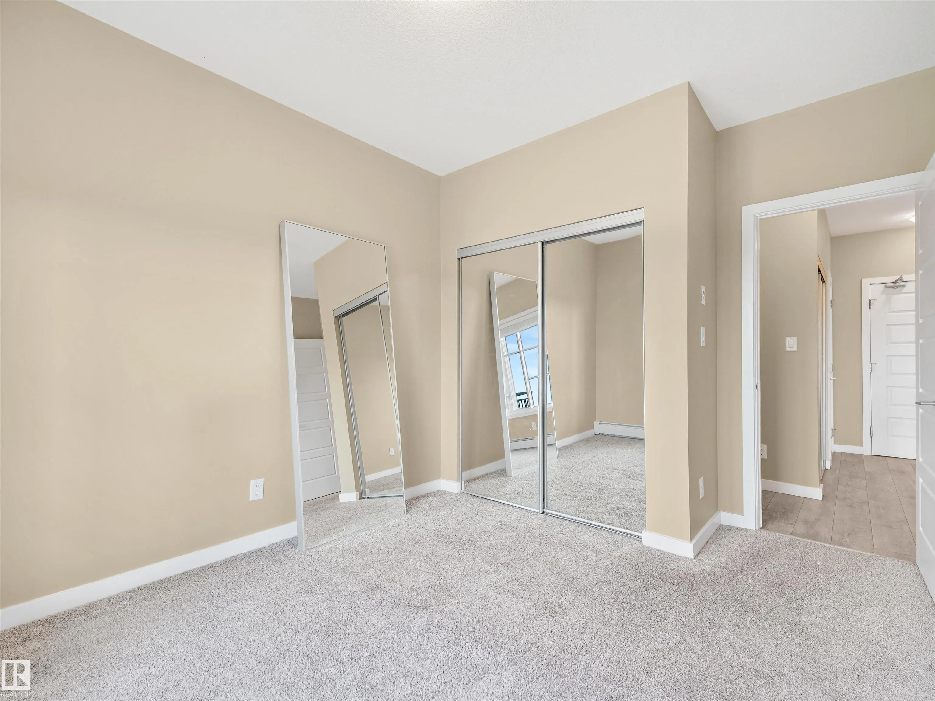 1008 ROSENTHAL Boulevard