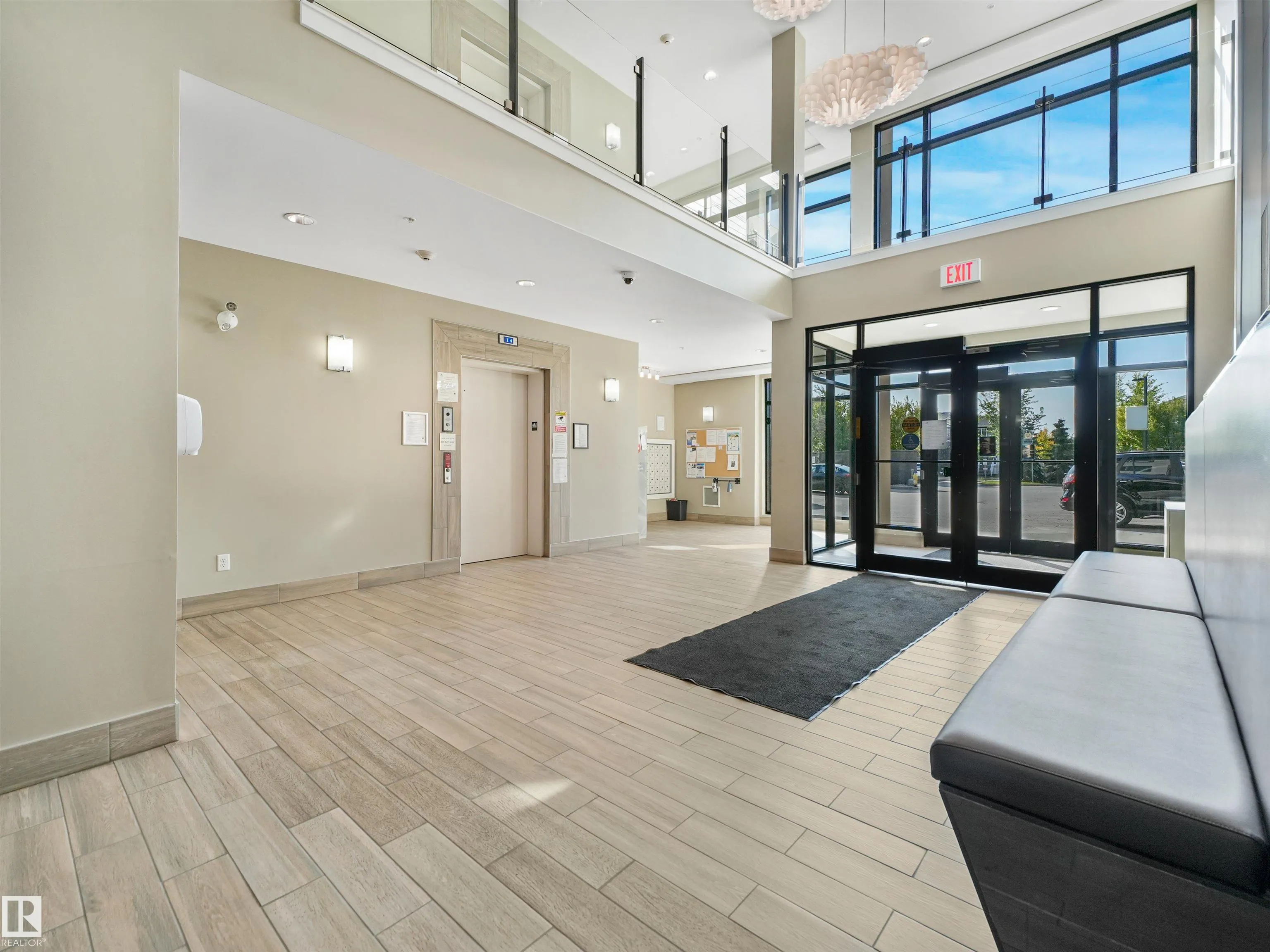 1008 ROSENTHAL Boulevard