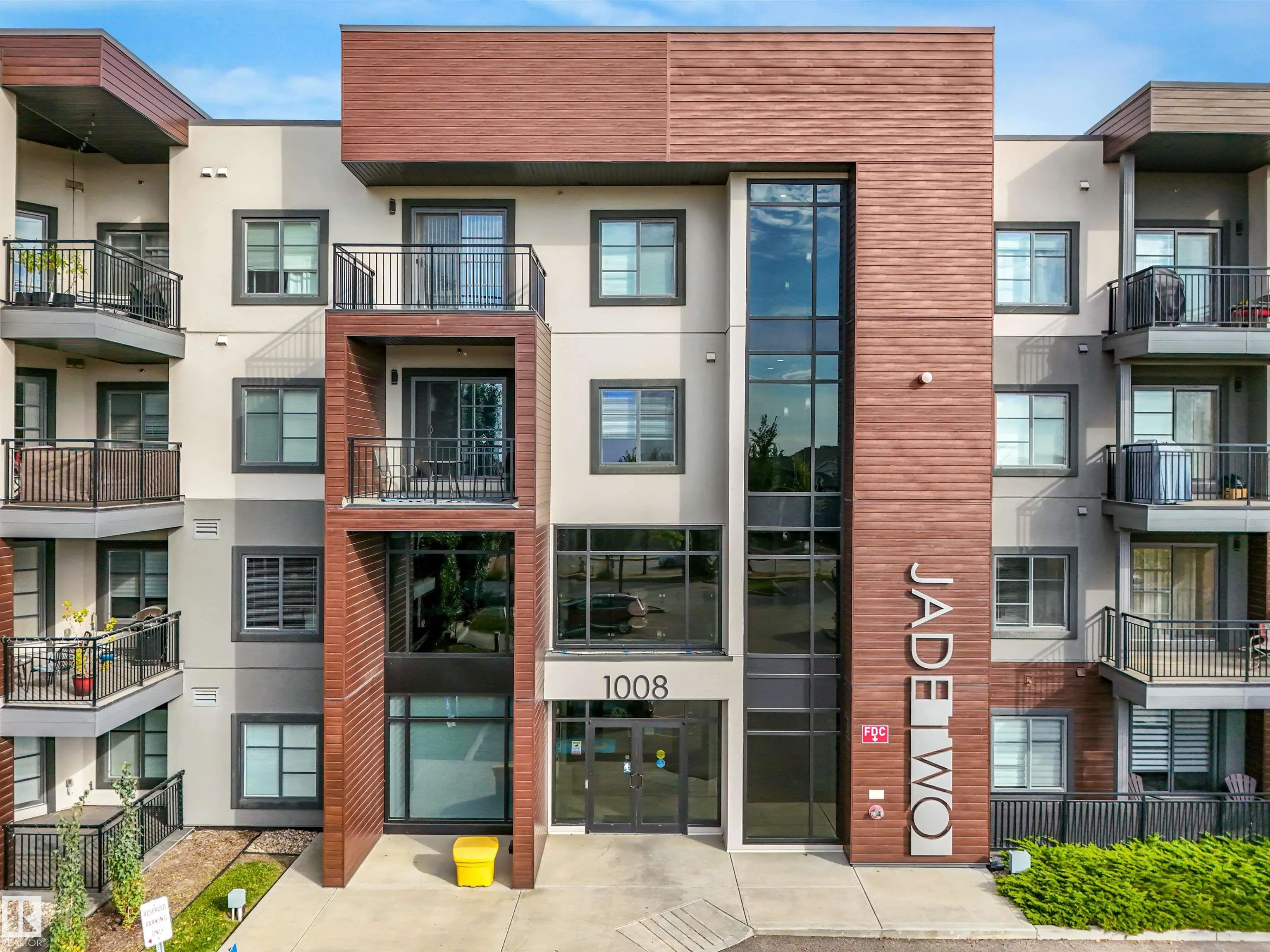 1008 ROSENTHAL Boulevard