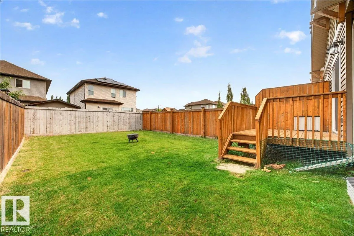 100 MEADOWLAND Crescent
