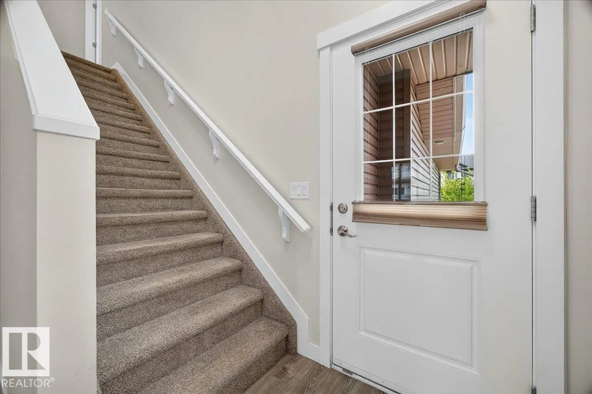 100 MEADOWLAND Crescent