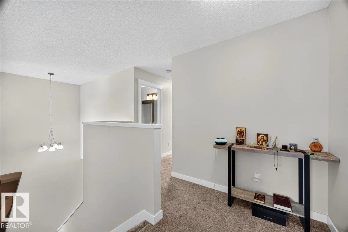 100 MEADOWLAND Crescent