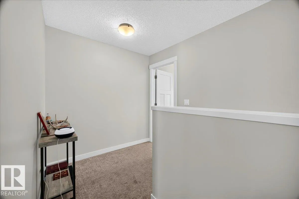 100 MEADOWLAND Crescent