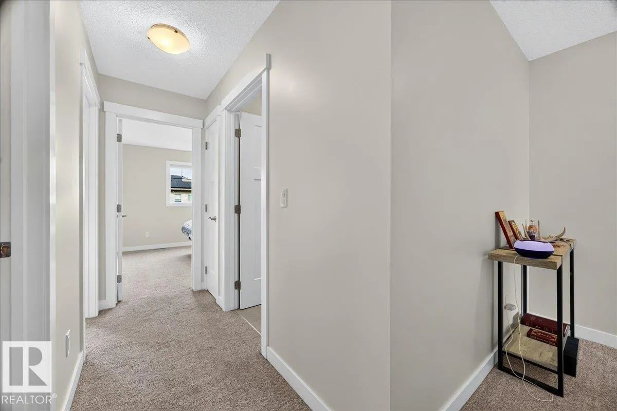 100 MEADOWLAND Crescent