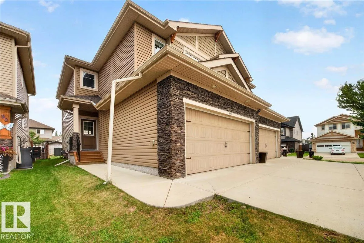 100 MEADOWLAND Crescent