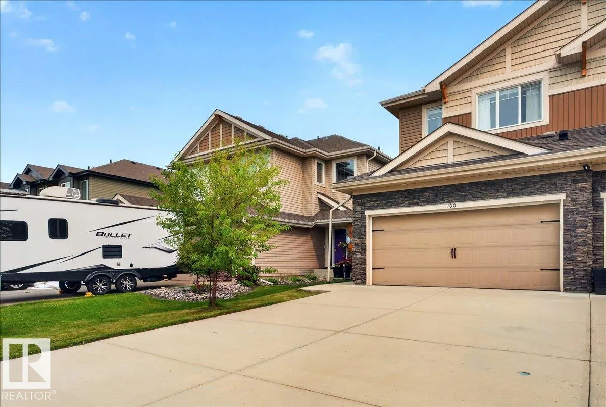 100 MEADOWLAND Crescent
