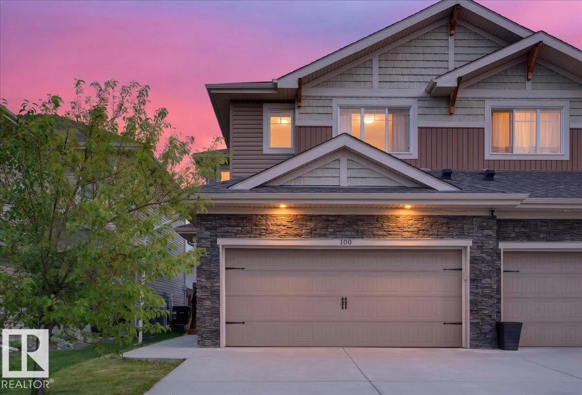 100 MEADOWLAND Crescent