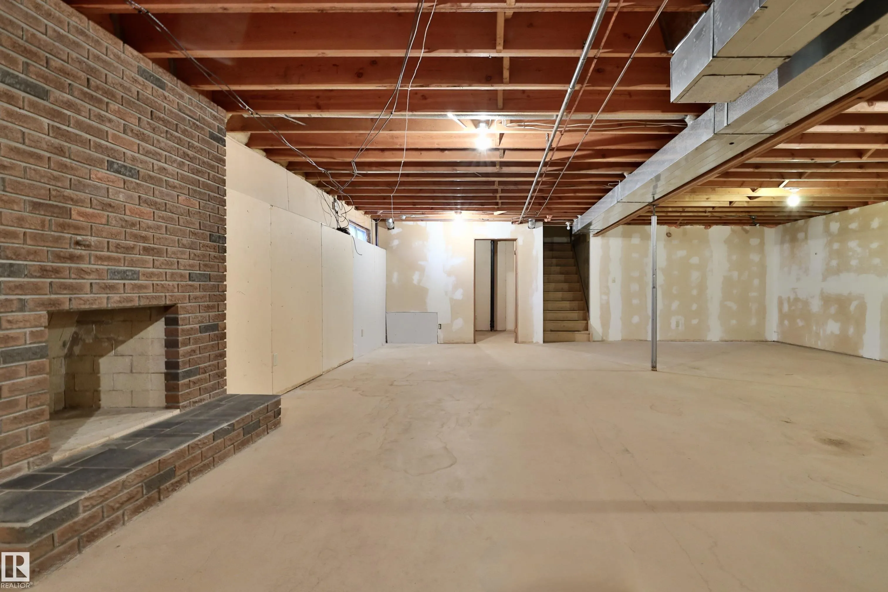 473051 RGE ROAD 242