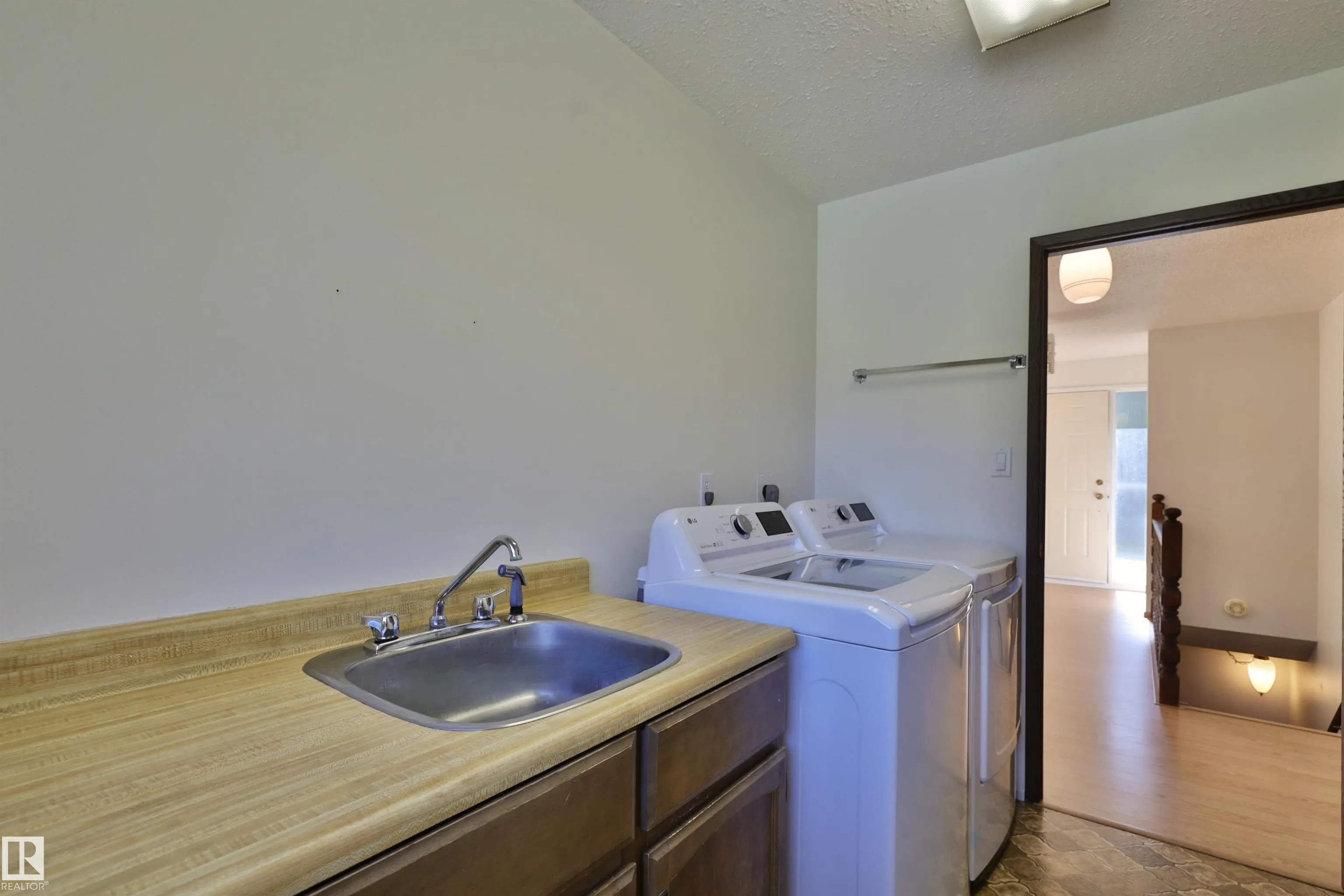473051 RGE ROAD 242