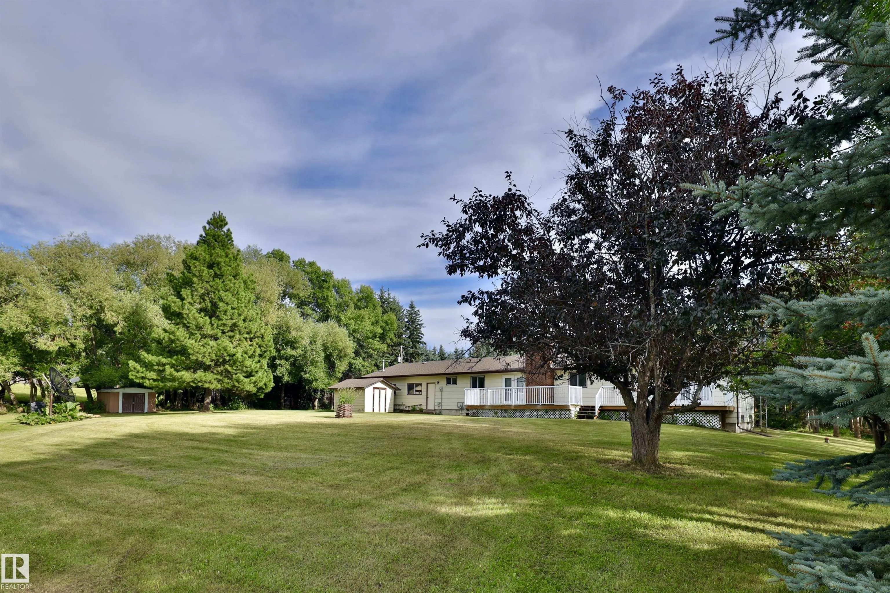 473051 RGE ROAD 242