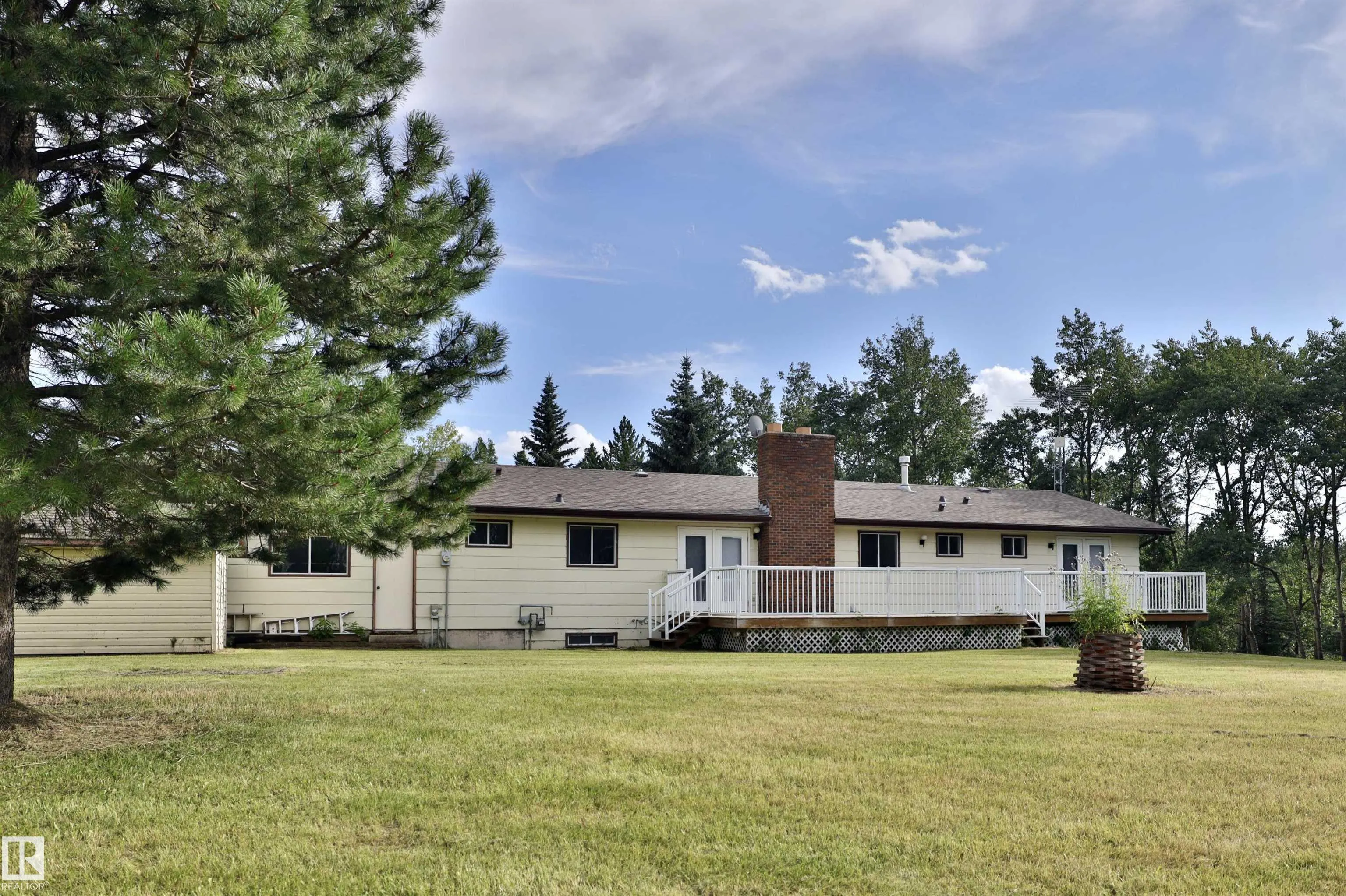 473051 RGE ROAD 242