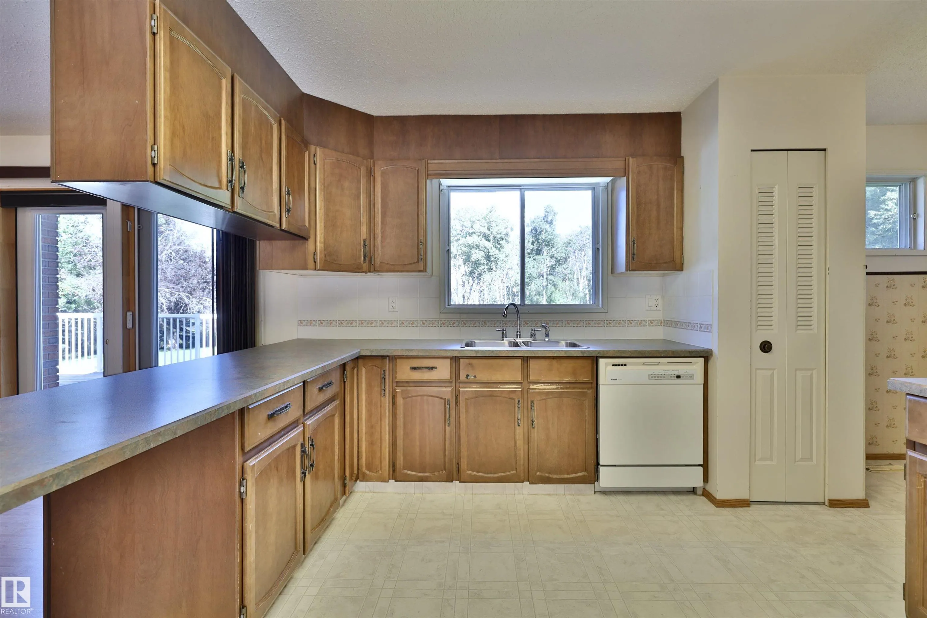 473051 RGE ROAD 242