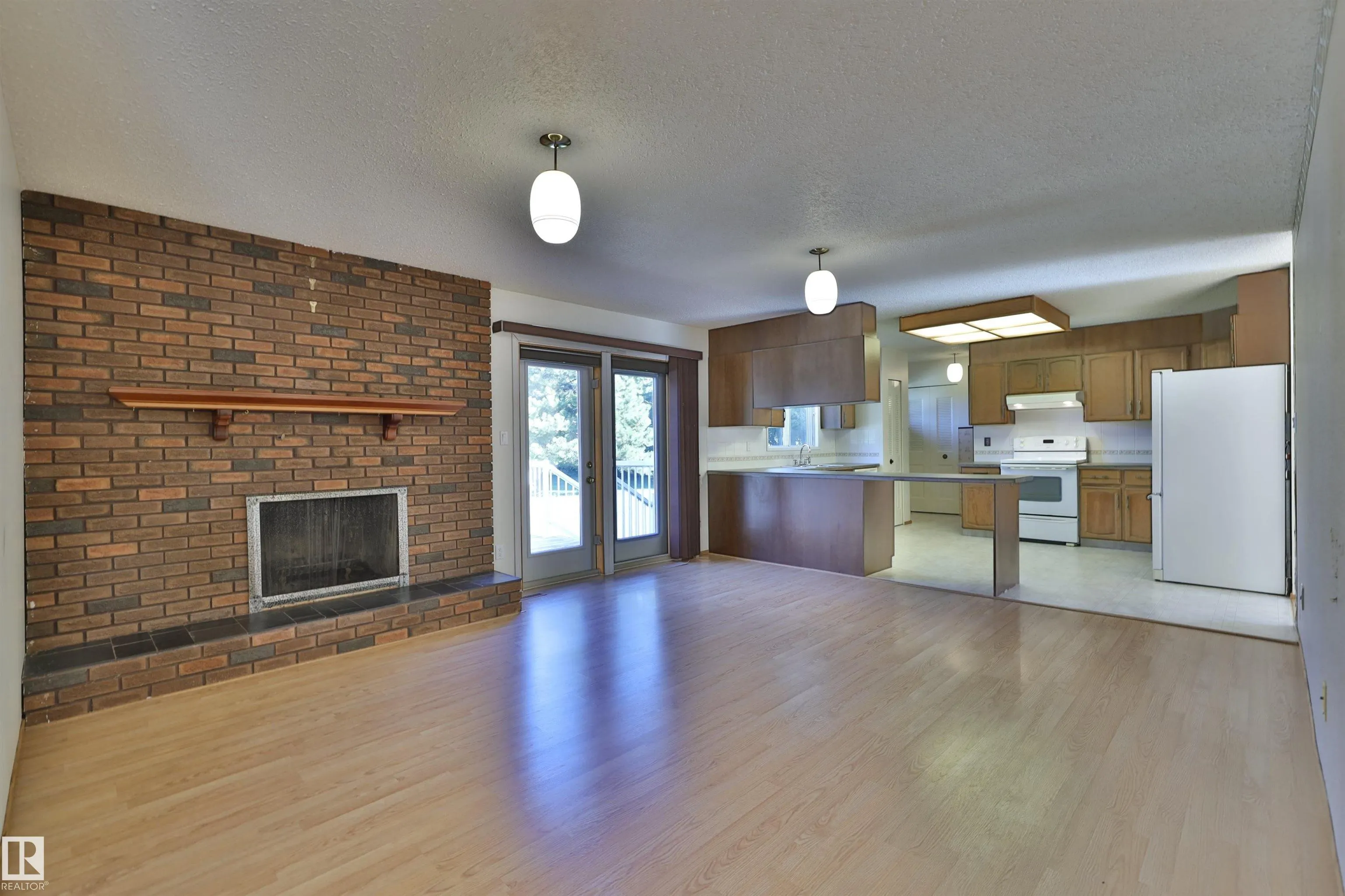 473051 RGE ROAD 242