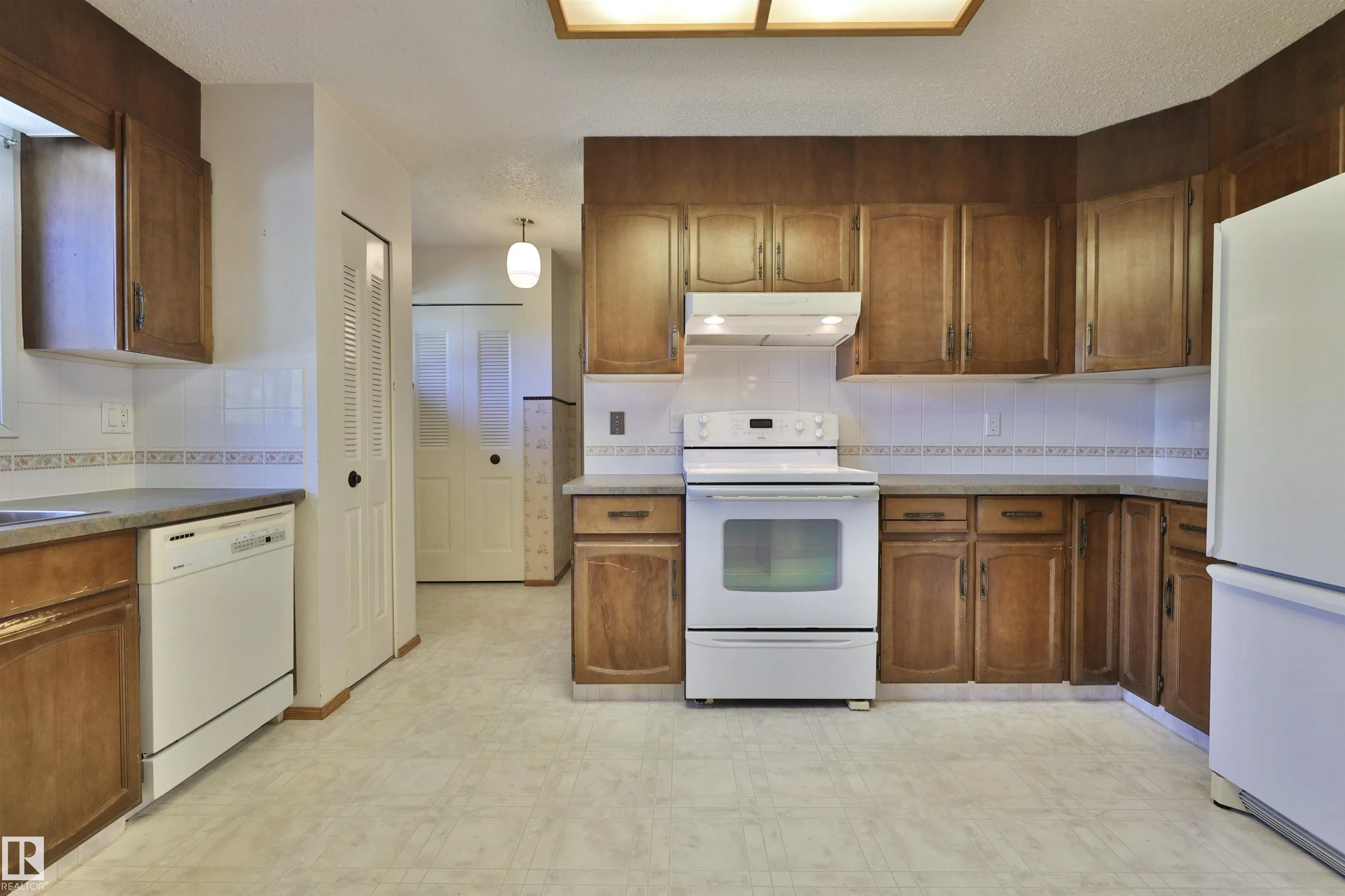 473051 RGE ROAD 242