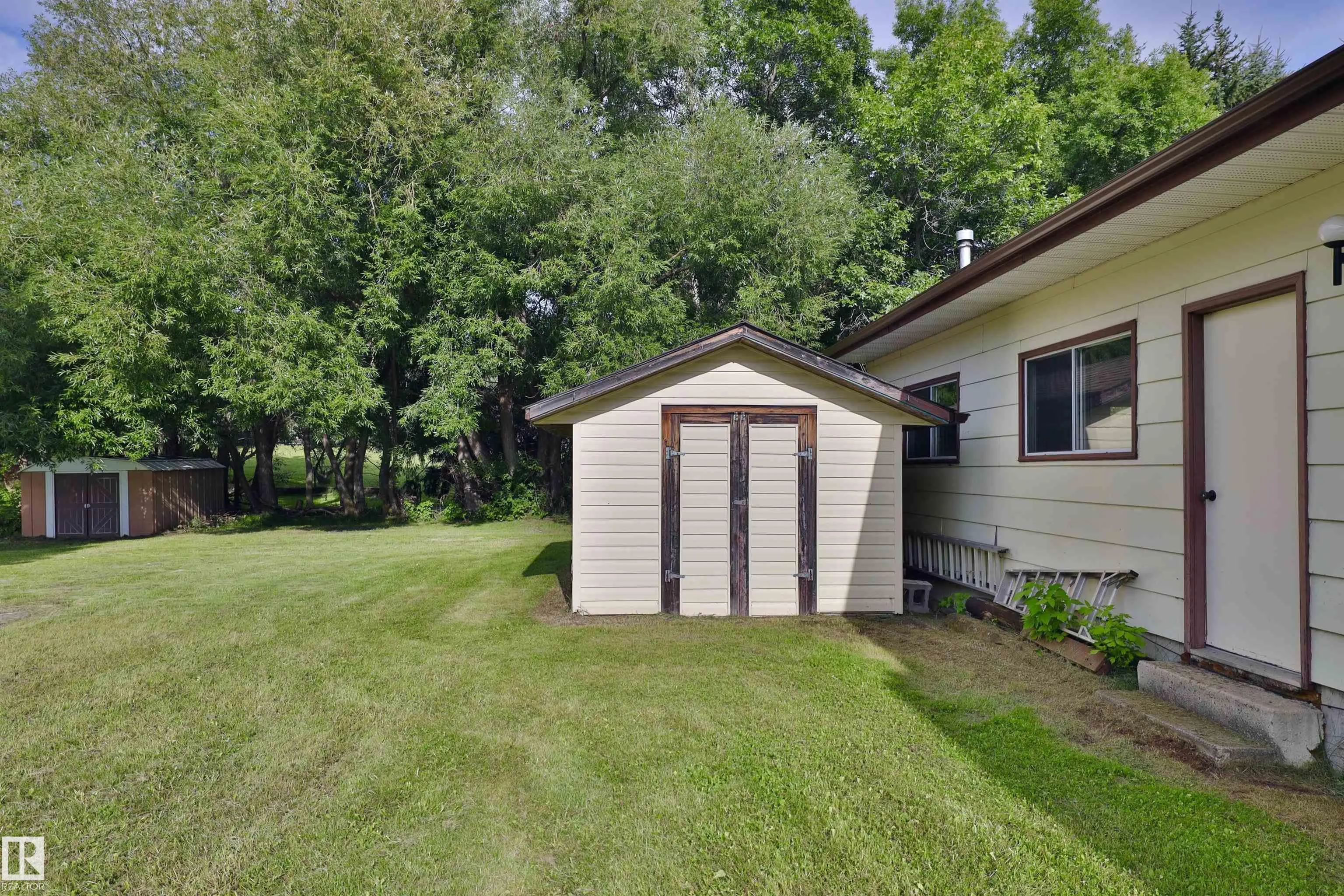 473051 RGE ROAD 242