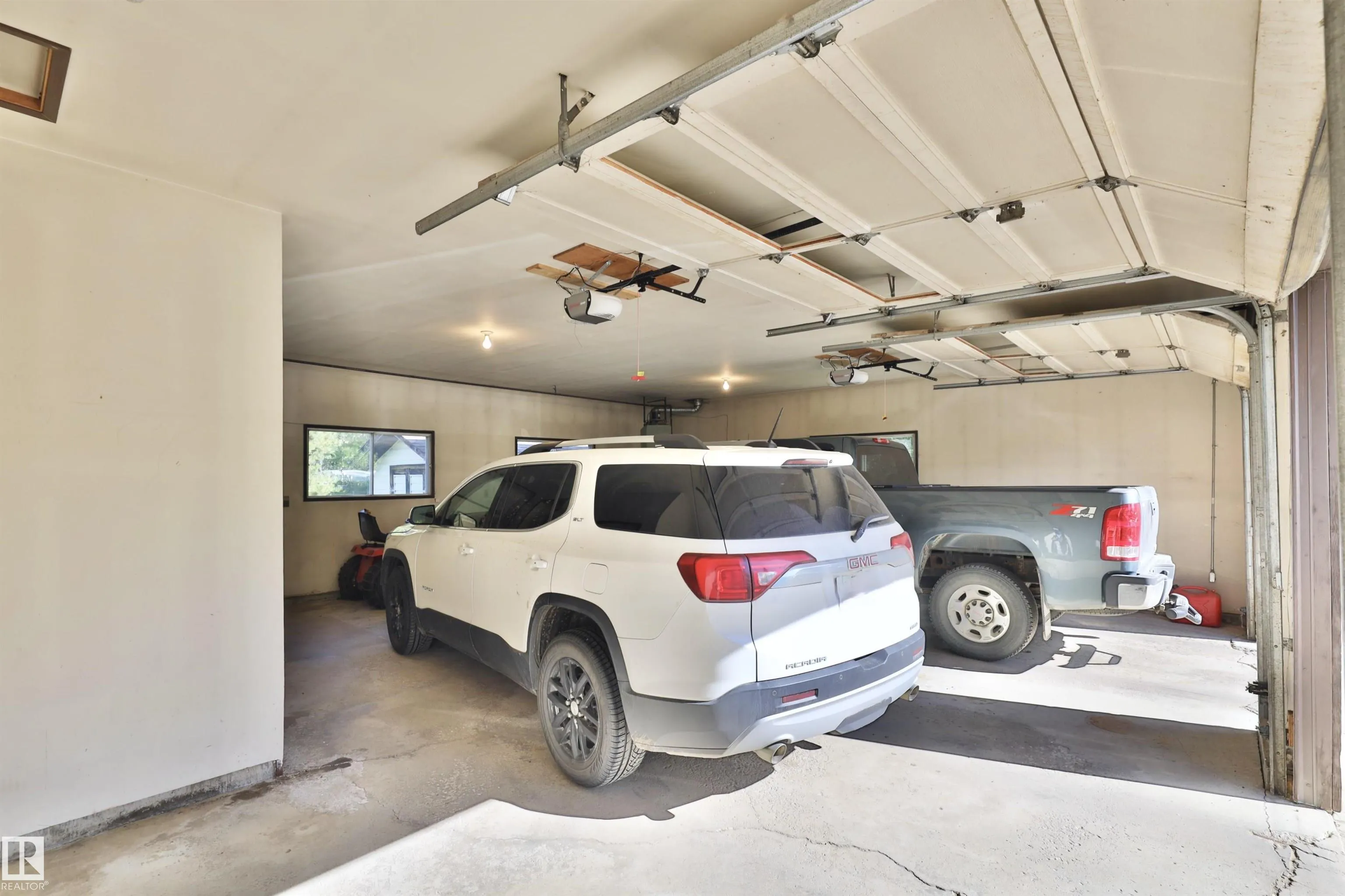 473051 RGE ROAD 242