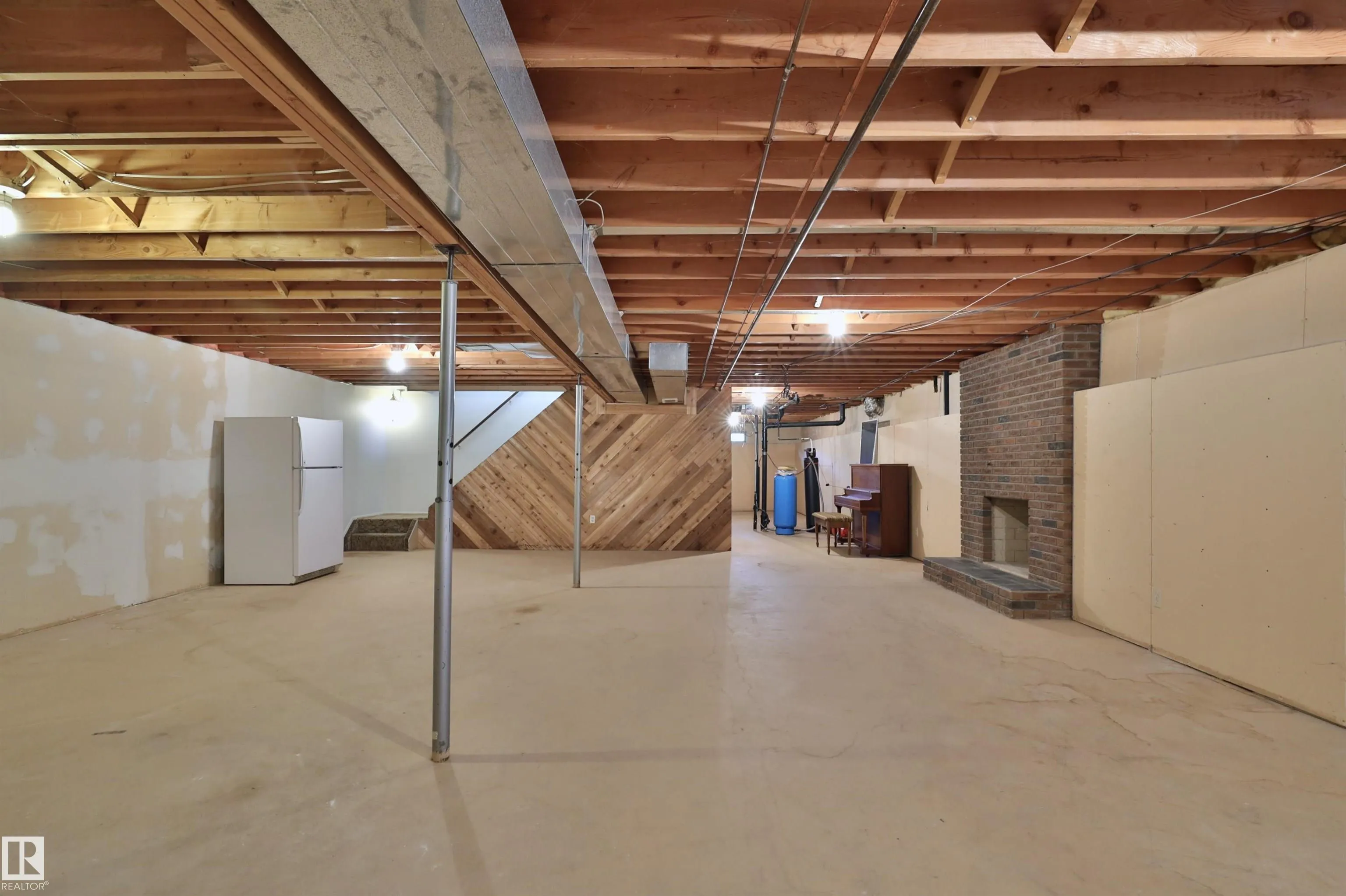 473051 RGE ROAD 242