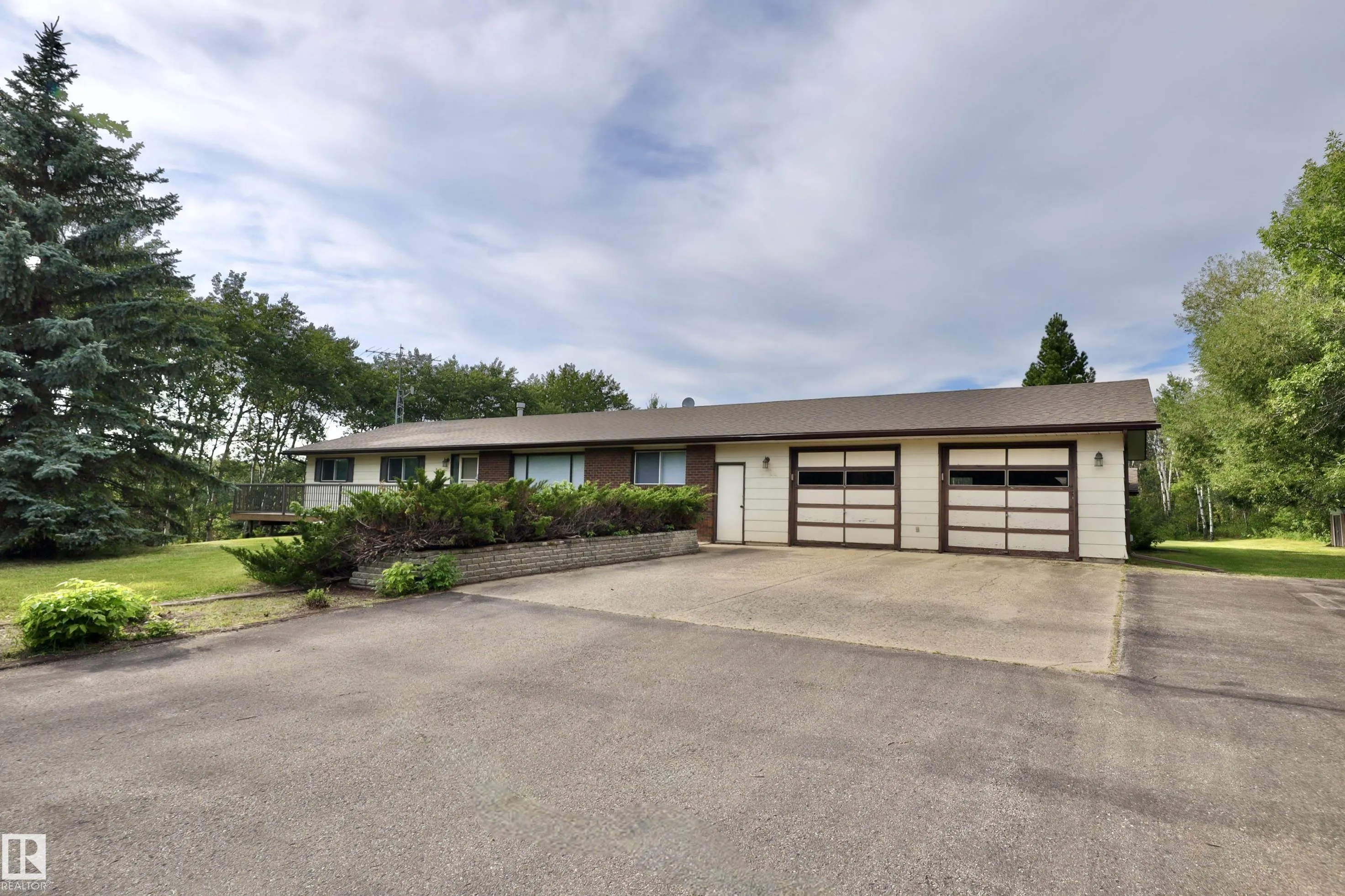 473051 RGE ROAD 242