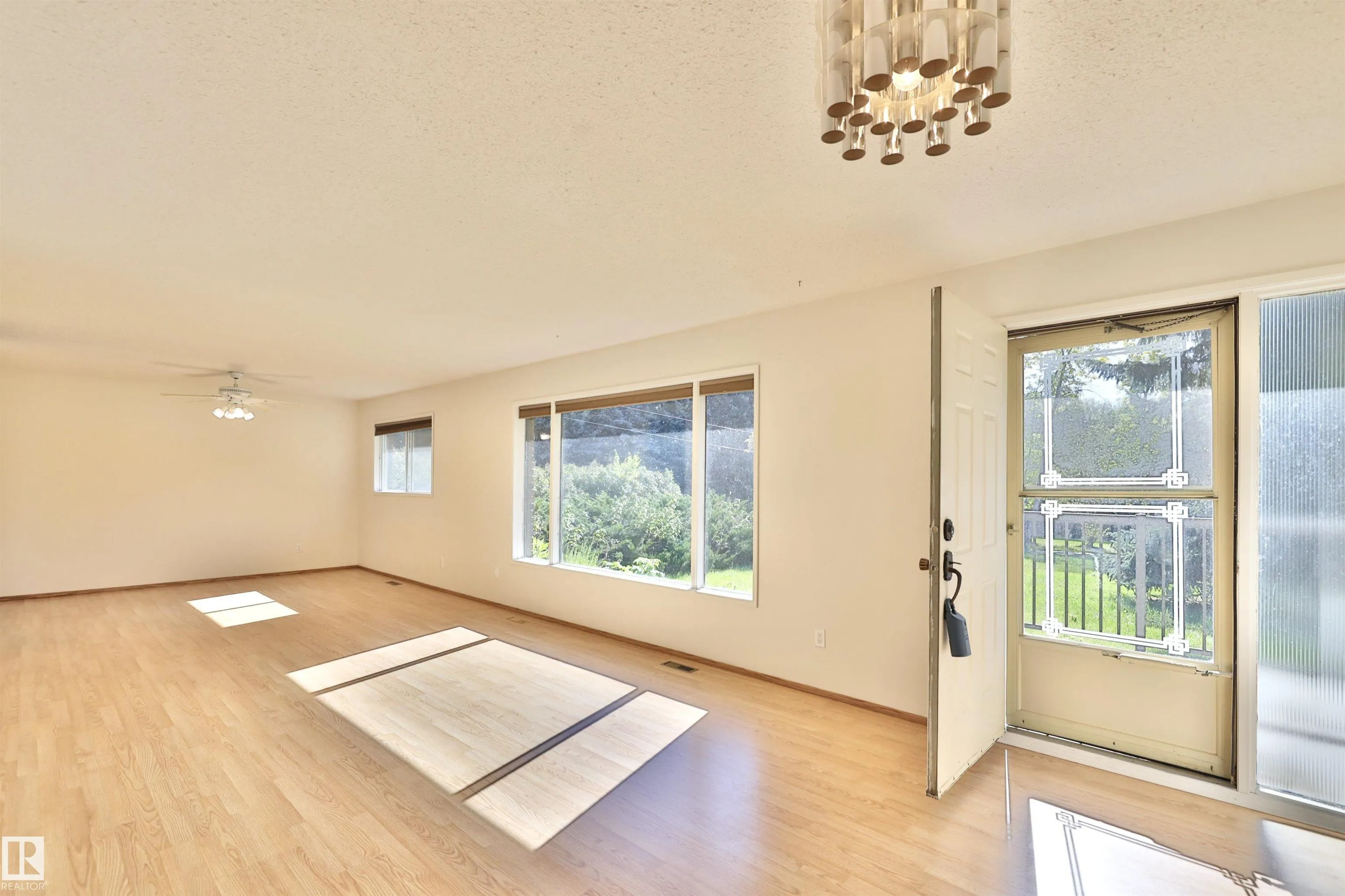 473051 RGE ROAD 242
