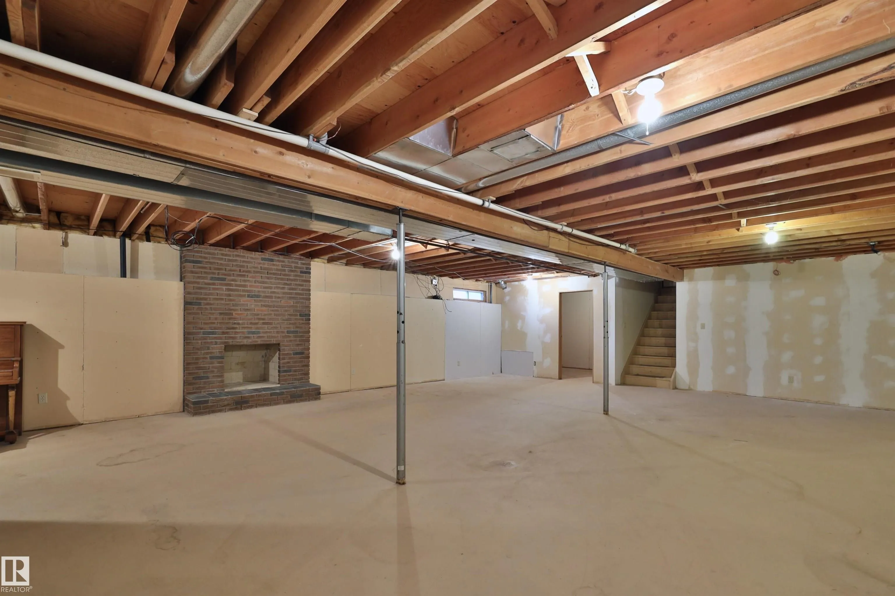 473051 RGE ROAD 242