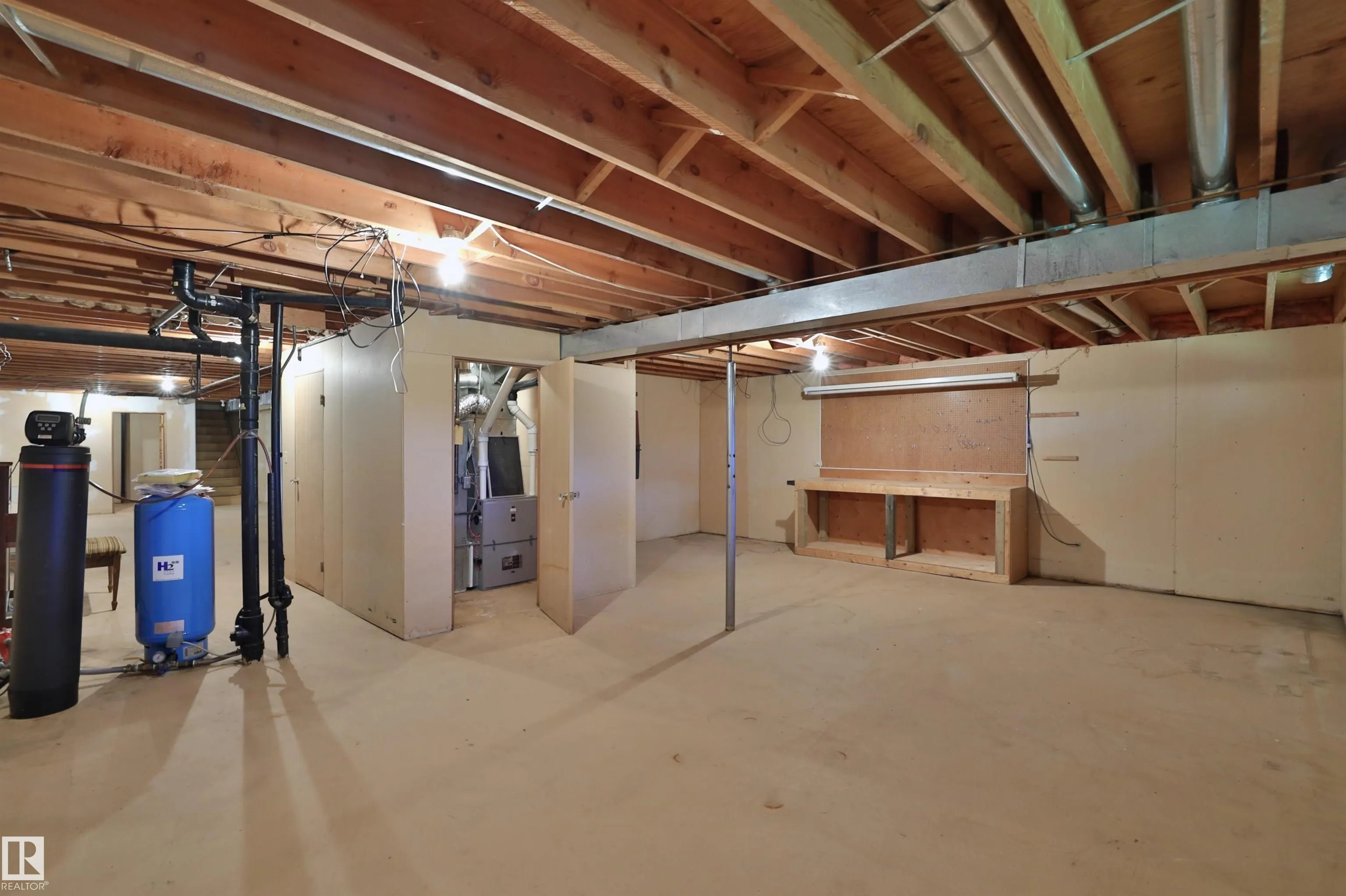473051 RGE ROAD 242