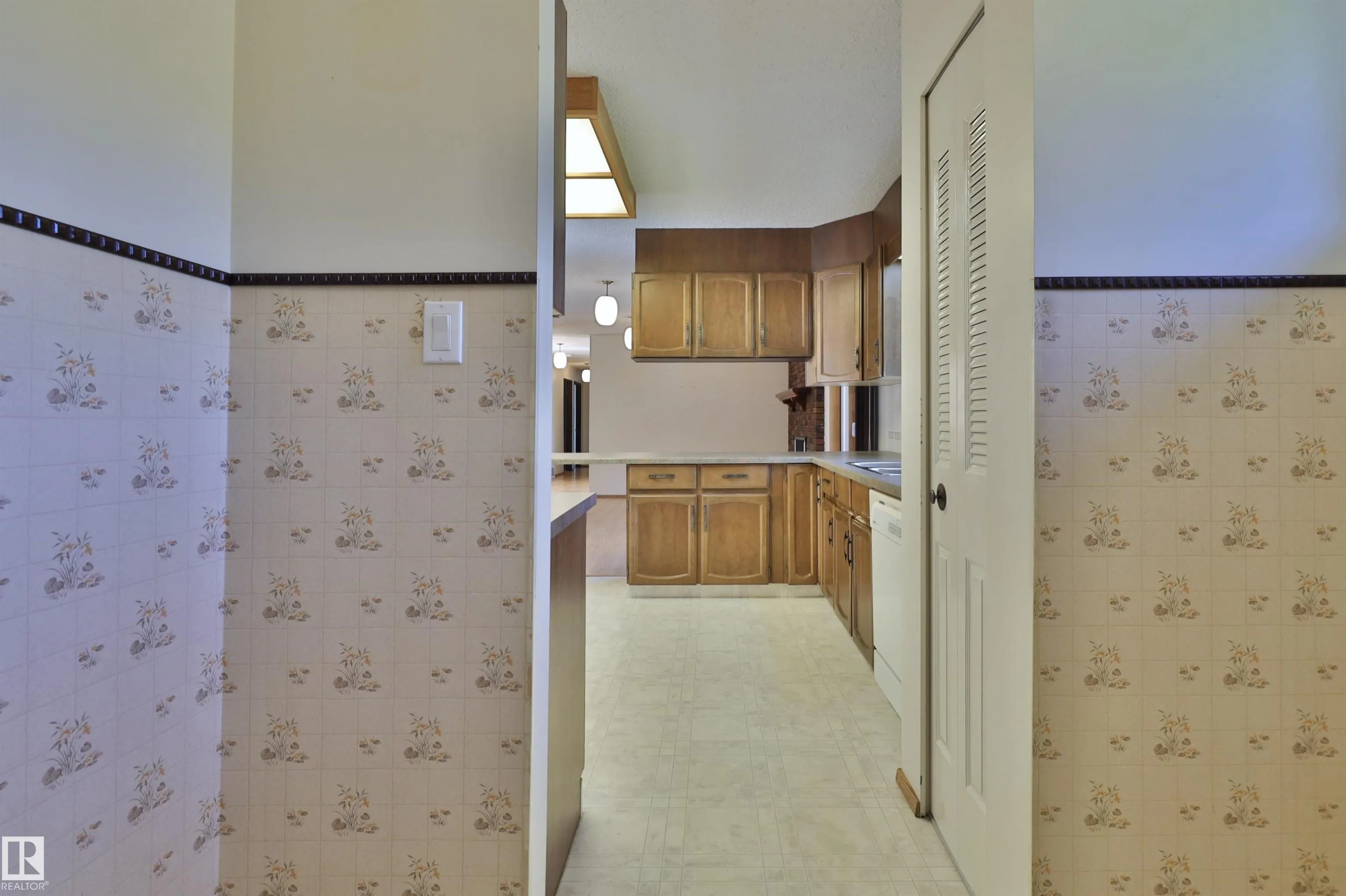 473051 RGE ROAD 242