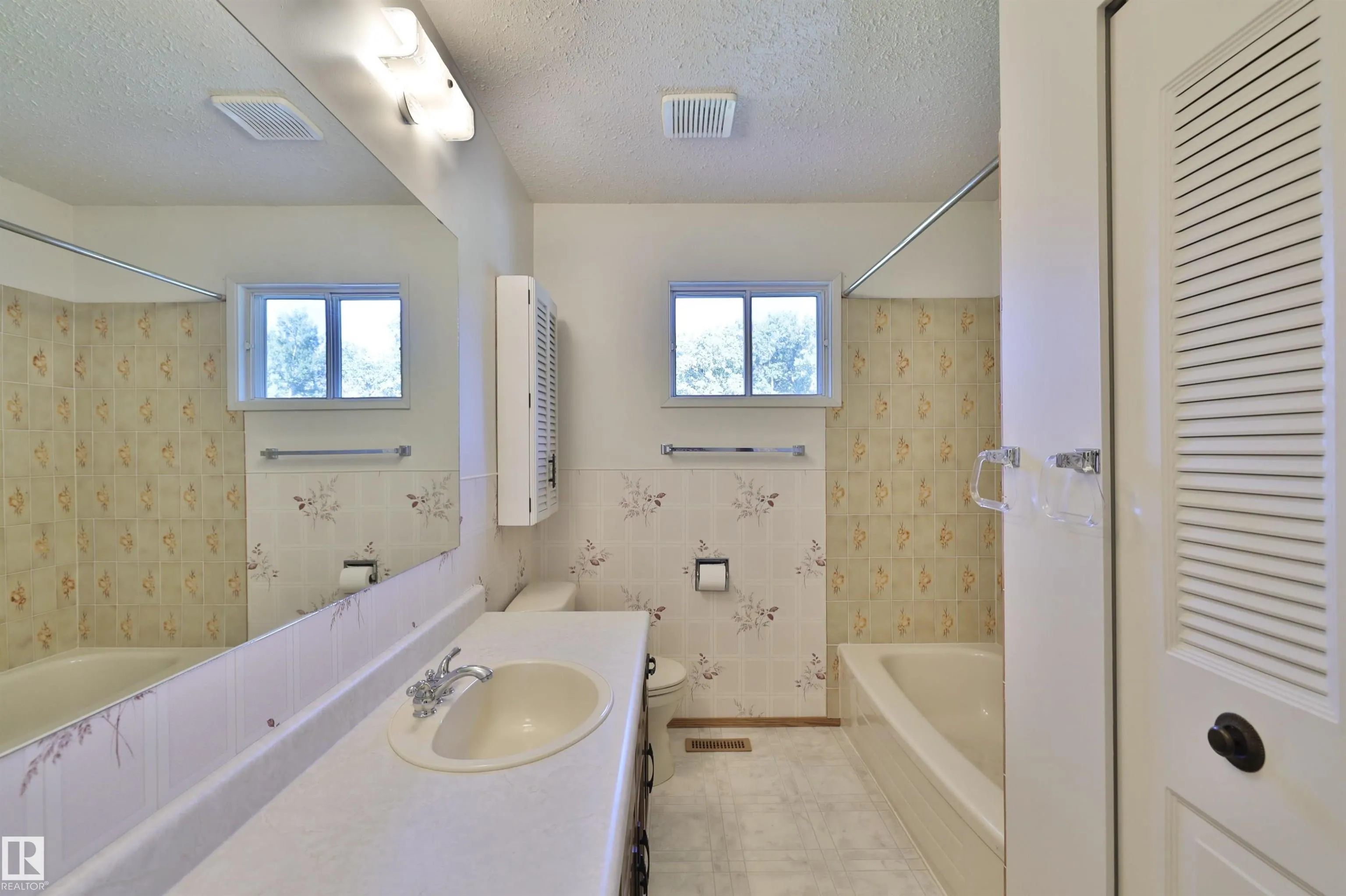 473051 RGE ROAD 242