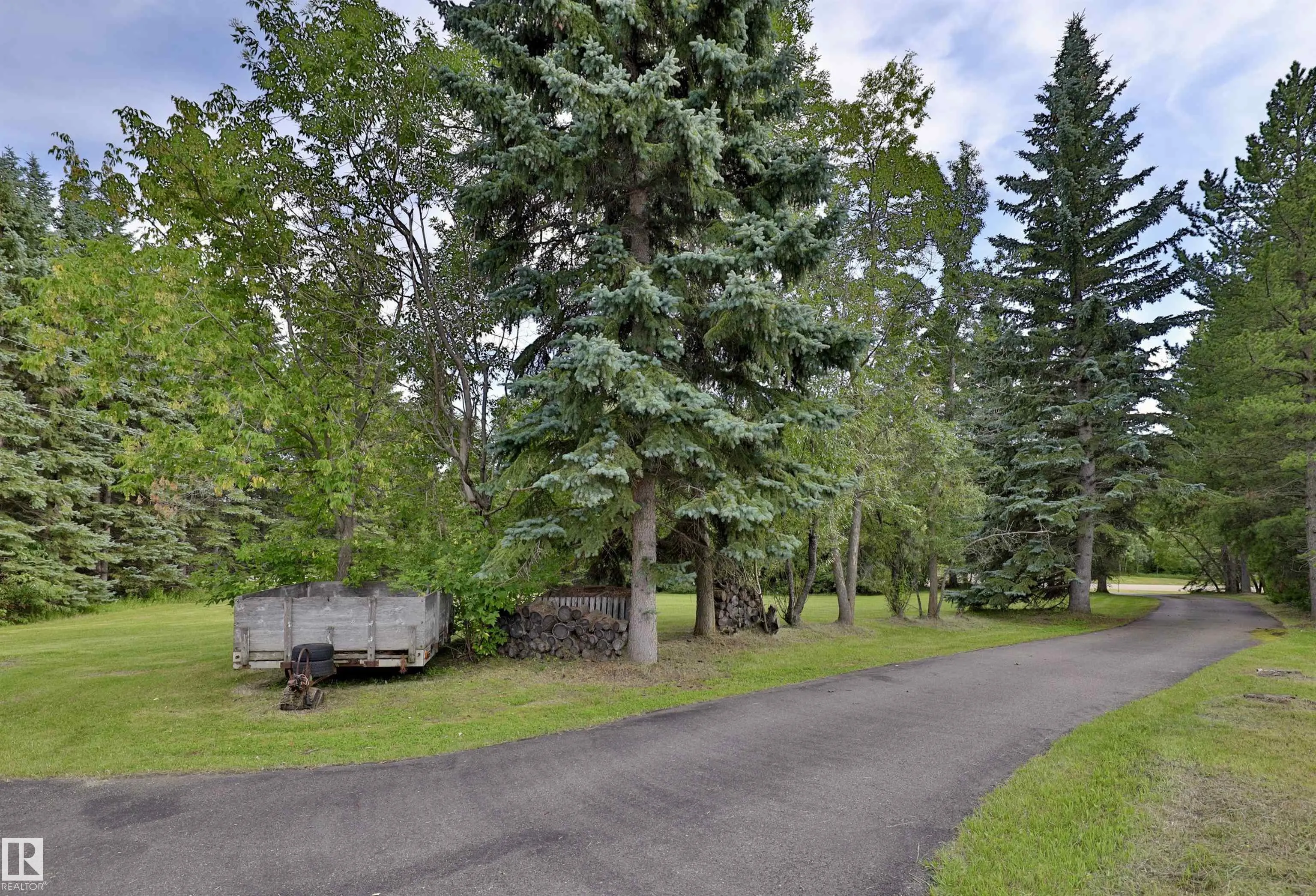 473051 RGE ROAD 242