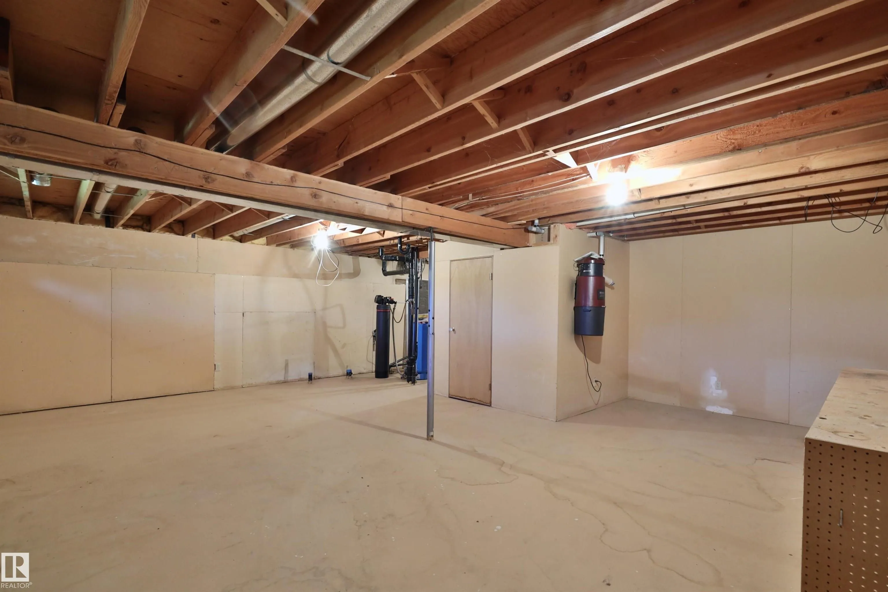 473051 RGE ROAD 242