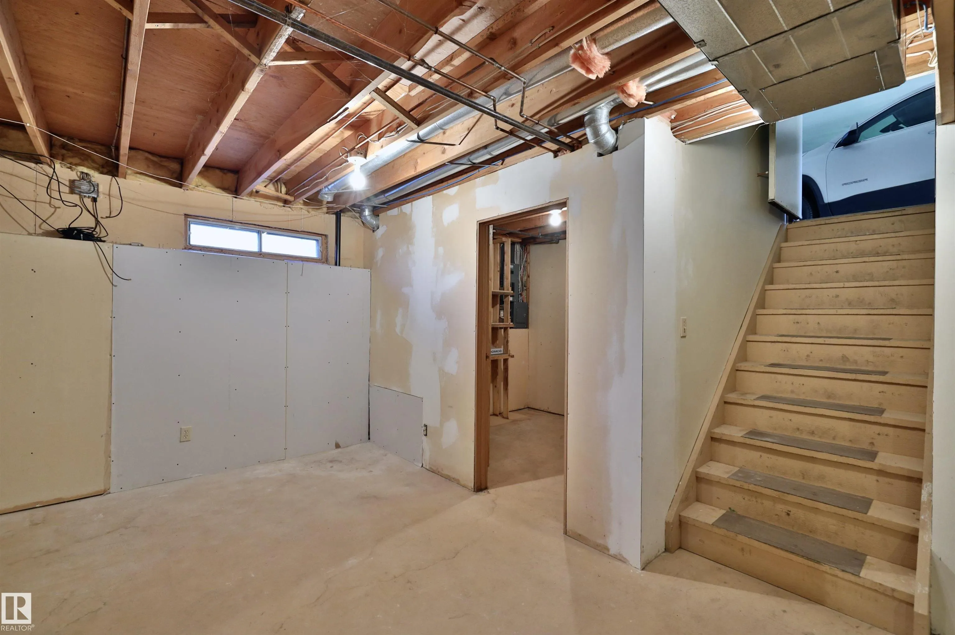 473051 RGE ROAD 242