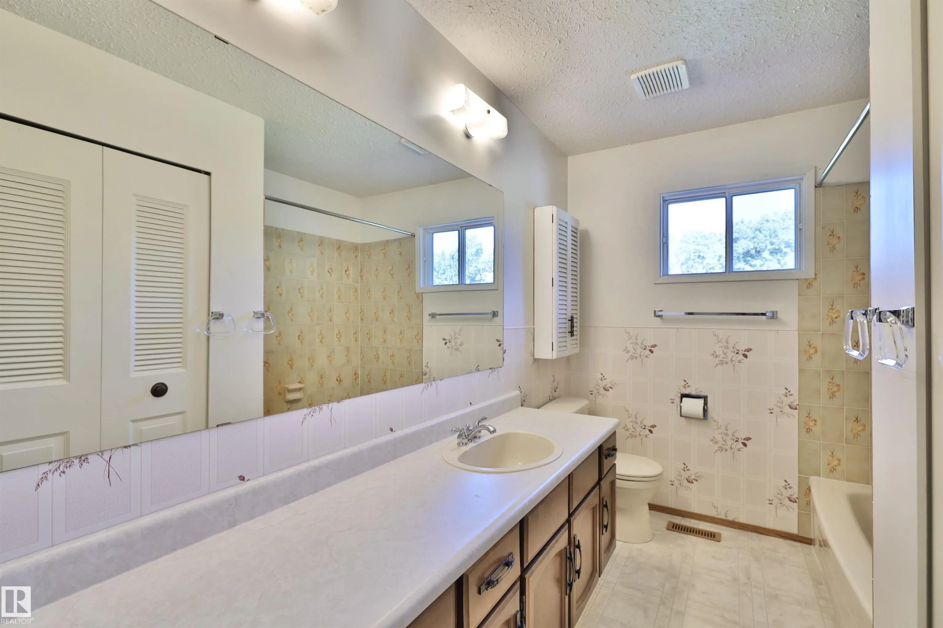 473051 RGE ROAD 242
