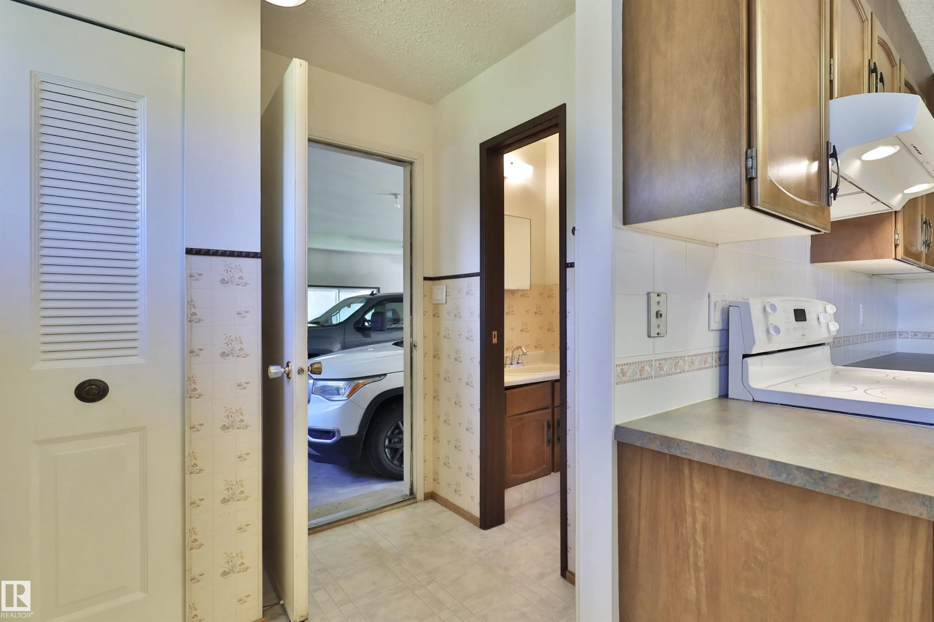 473051 RGE ROAD 242