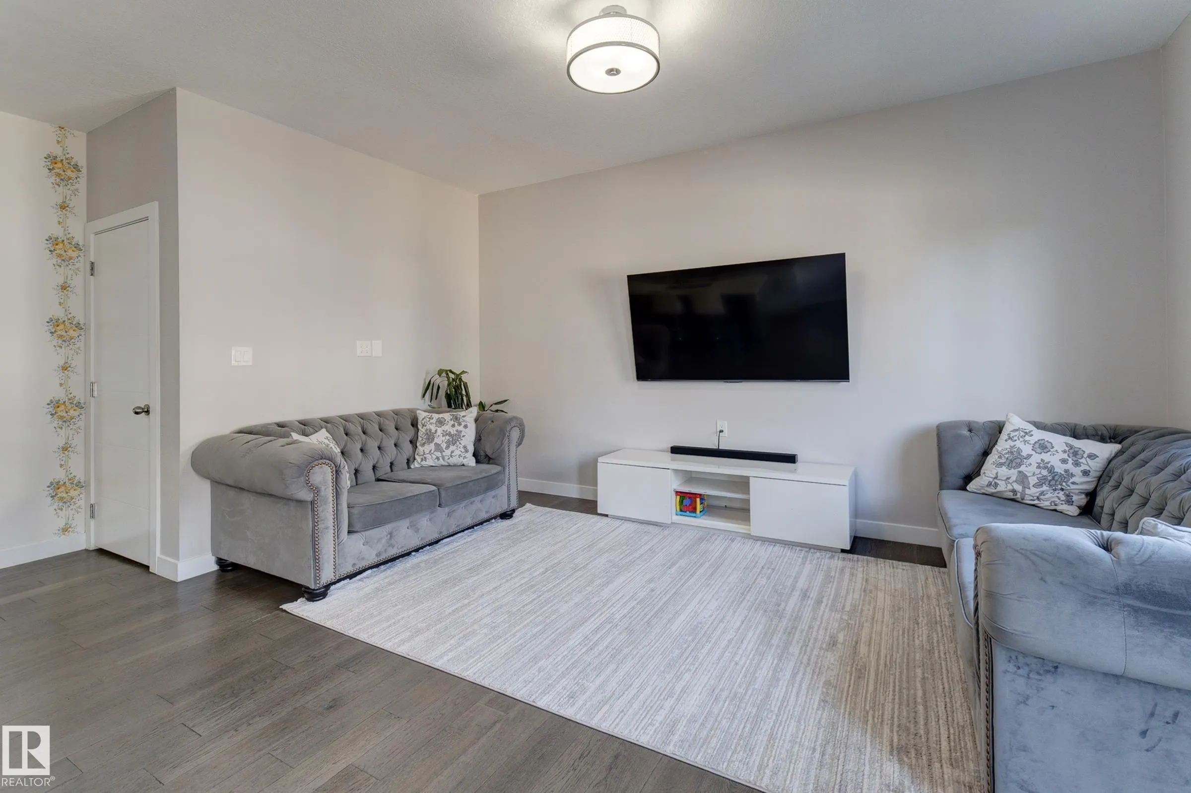1703 16 Avenue