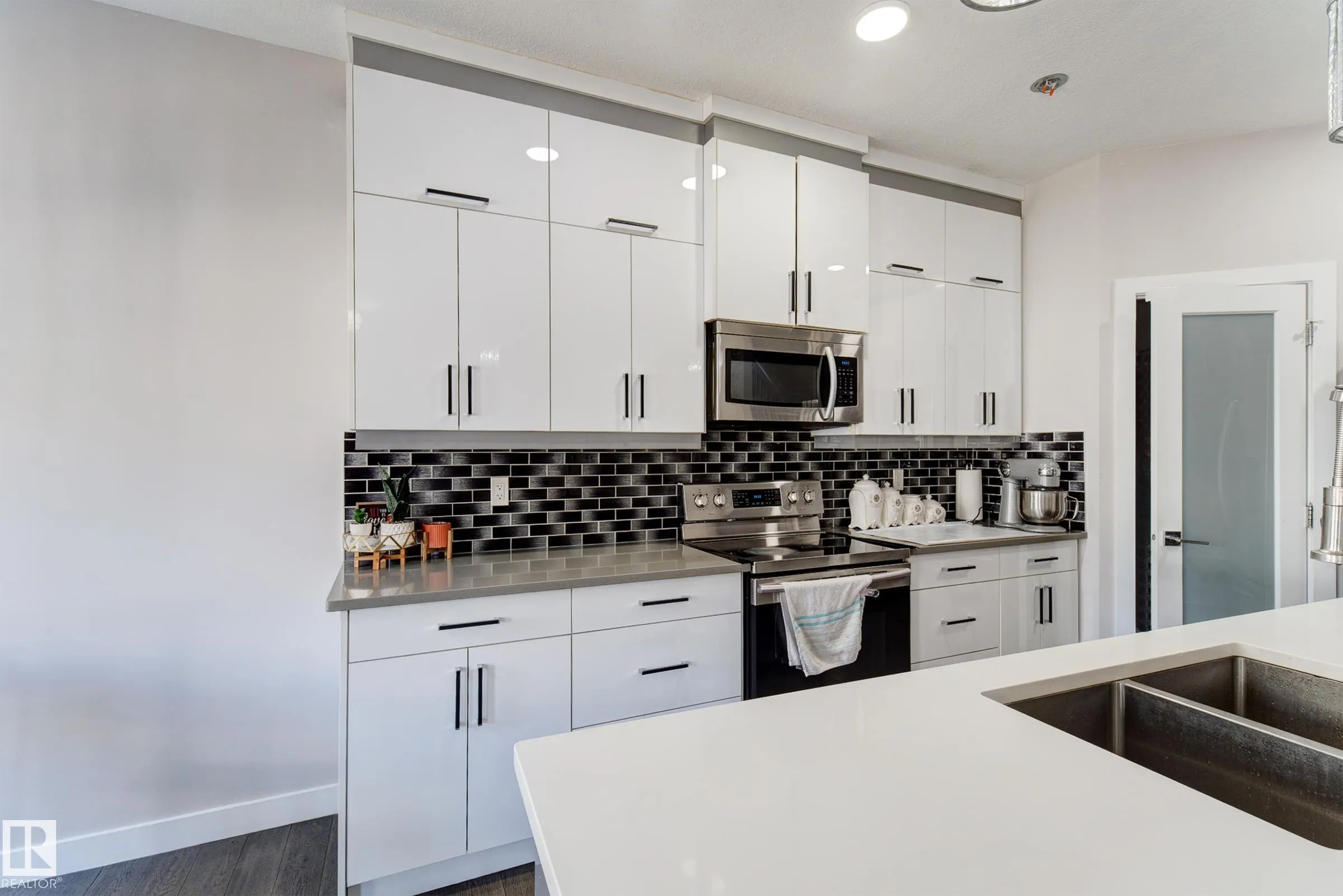 1703 16 Avenue