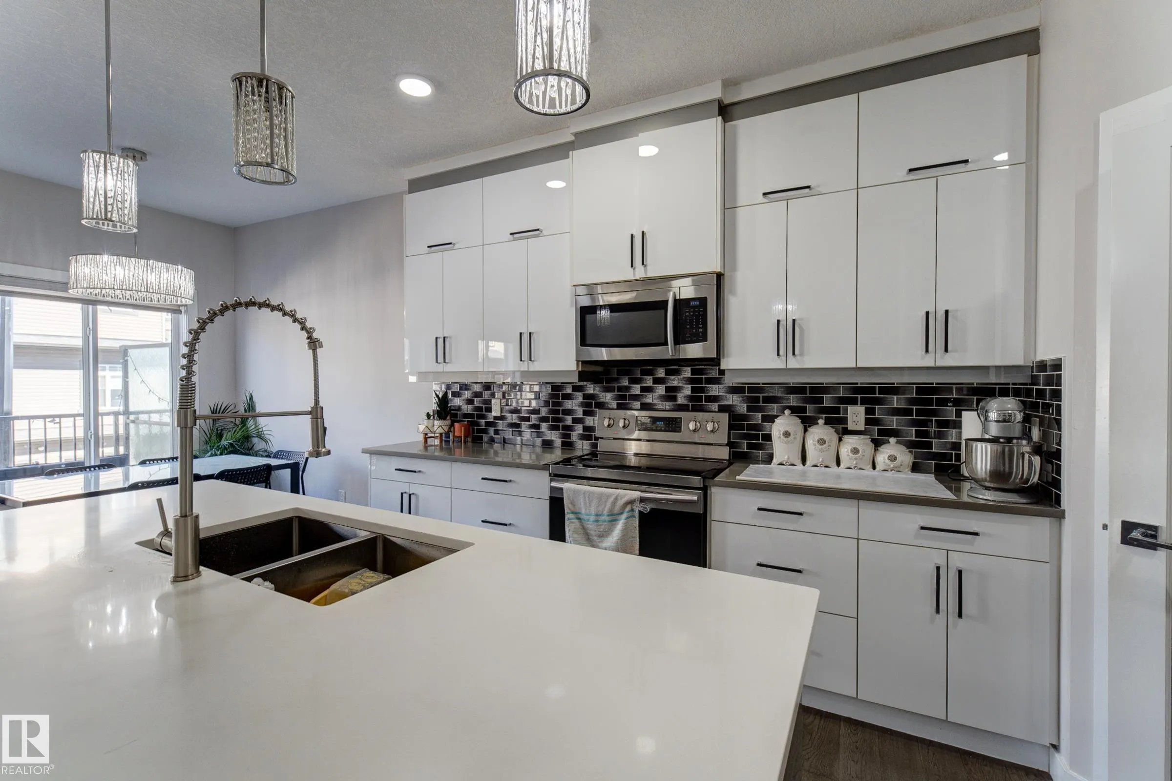 1703 16 Avenue