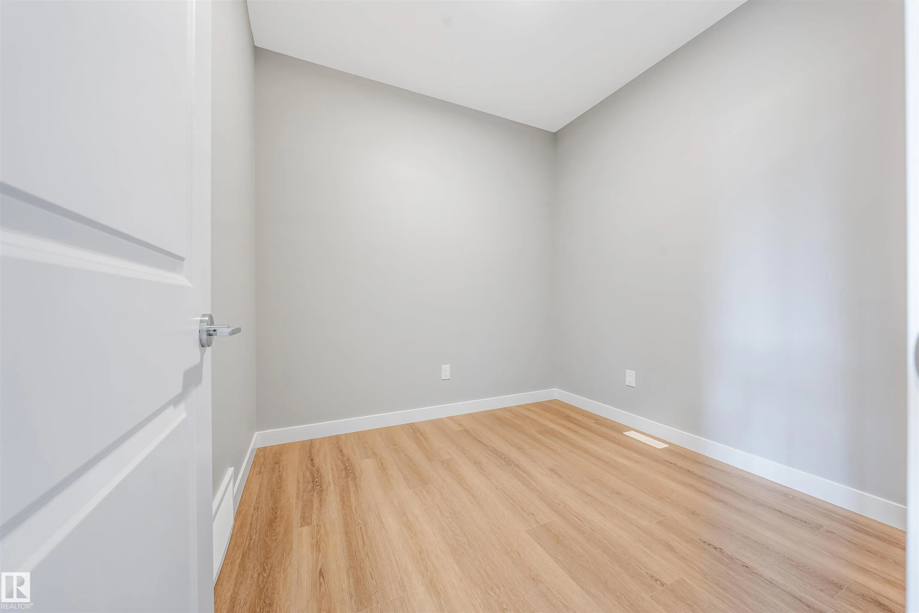 7122 52 AVE BEAUMONT