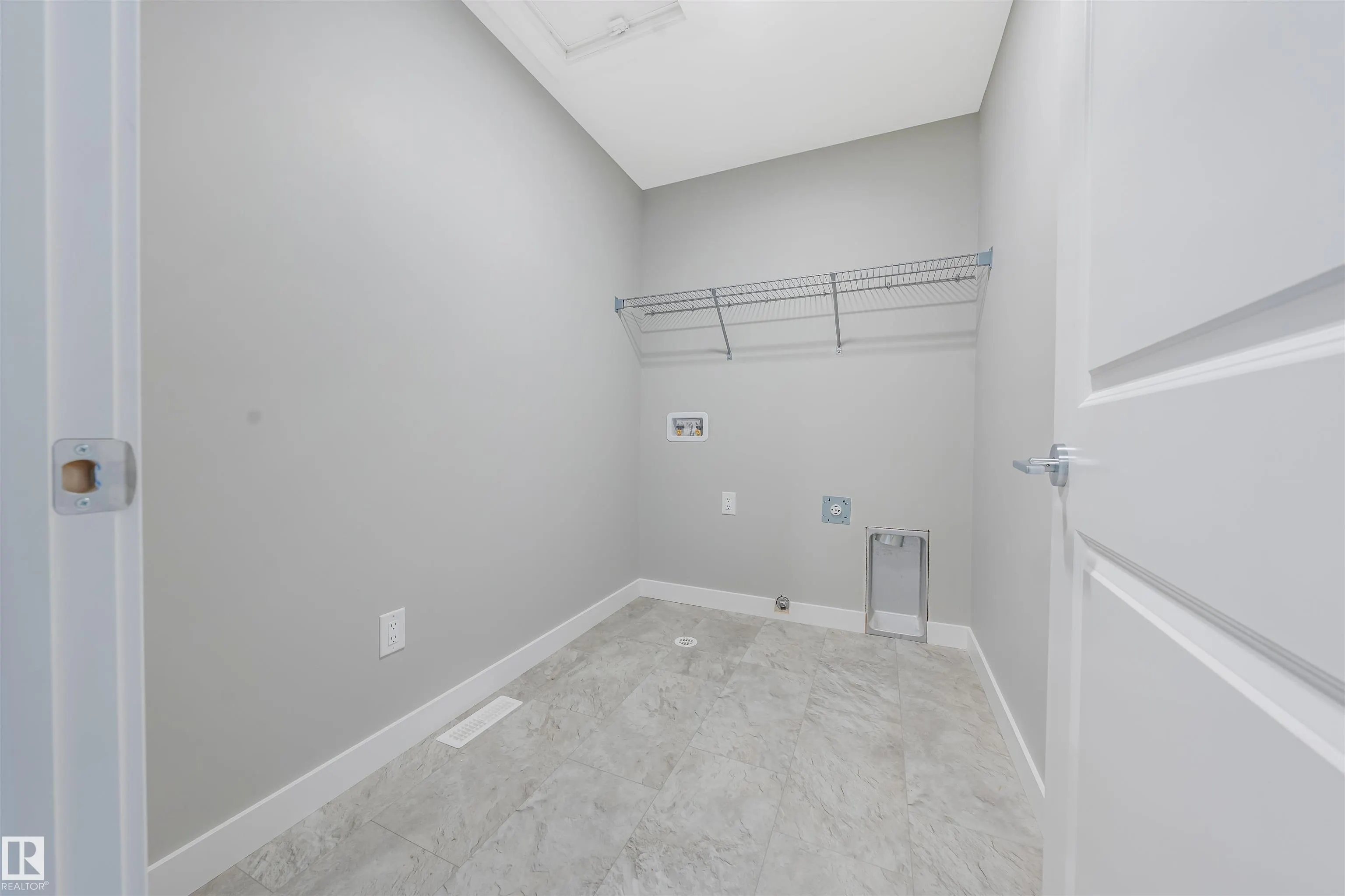 7122 52 AVE BEAUMONT