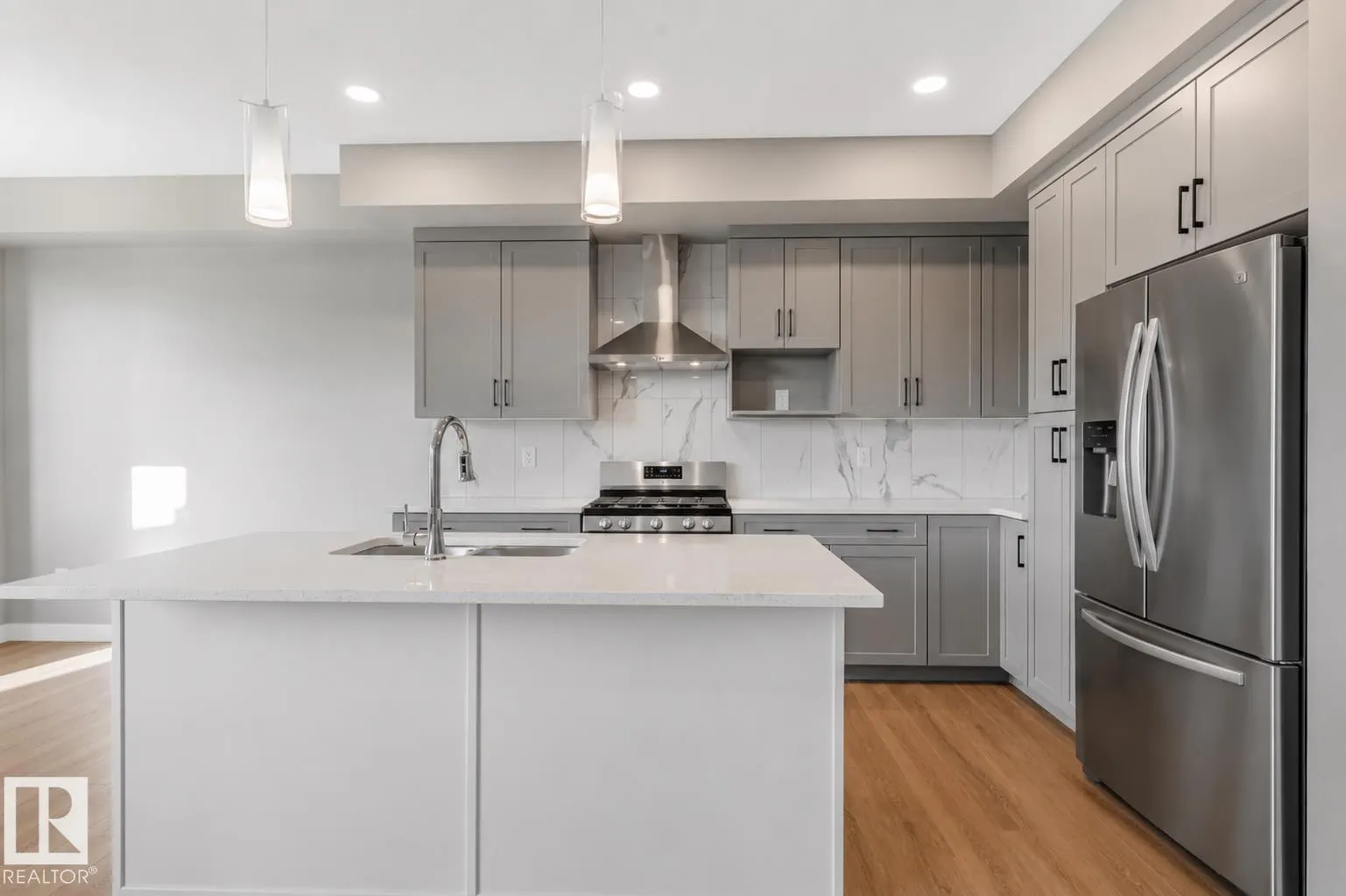7122 52 AVE BEAUMONT