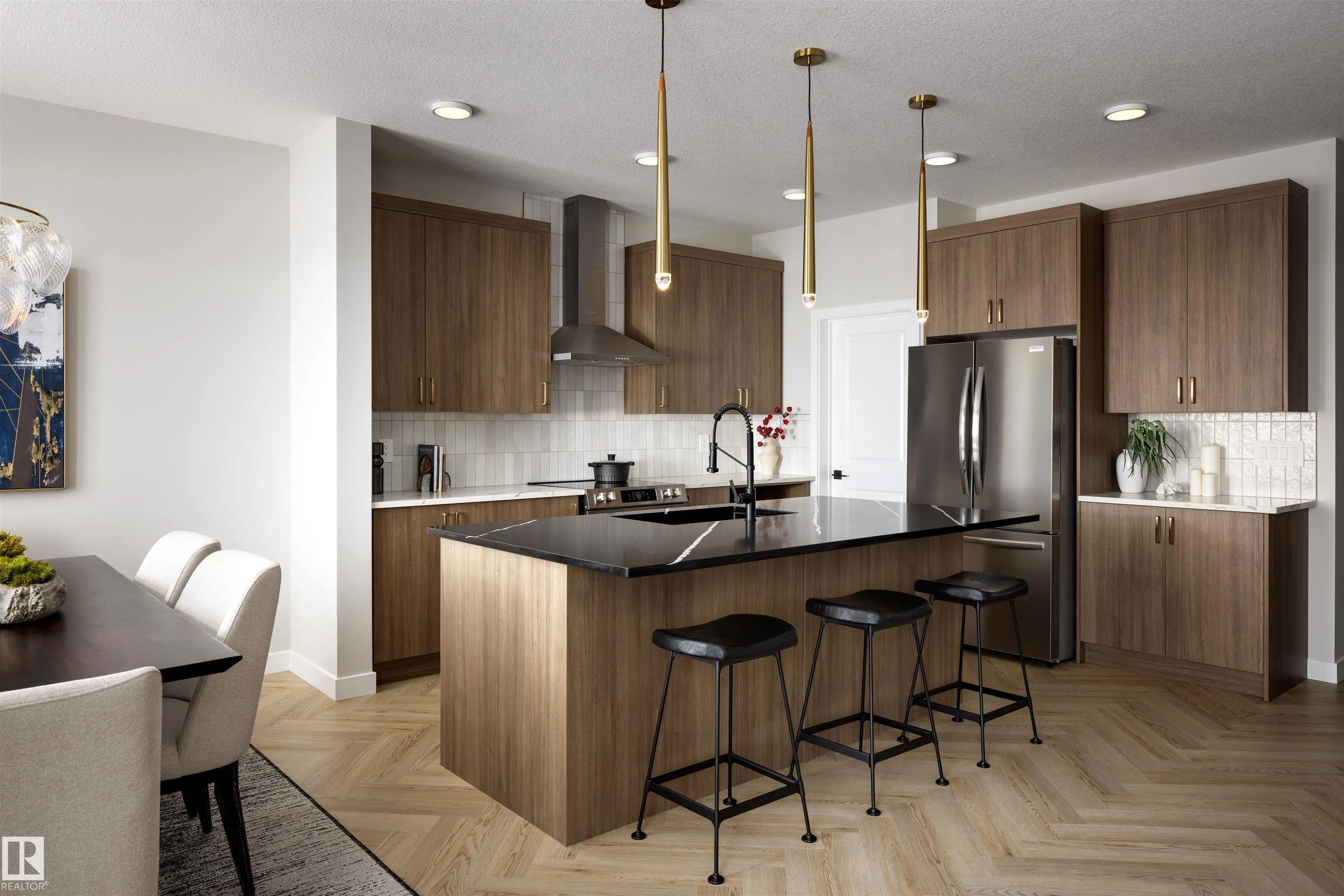 16 Clichy Close