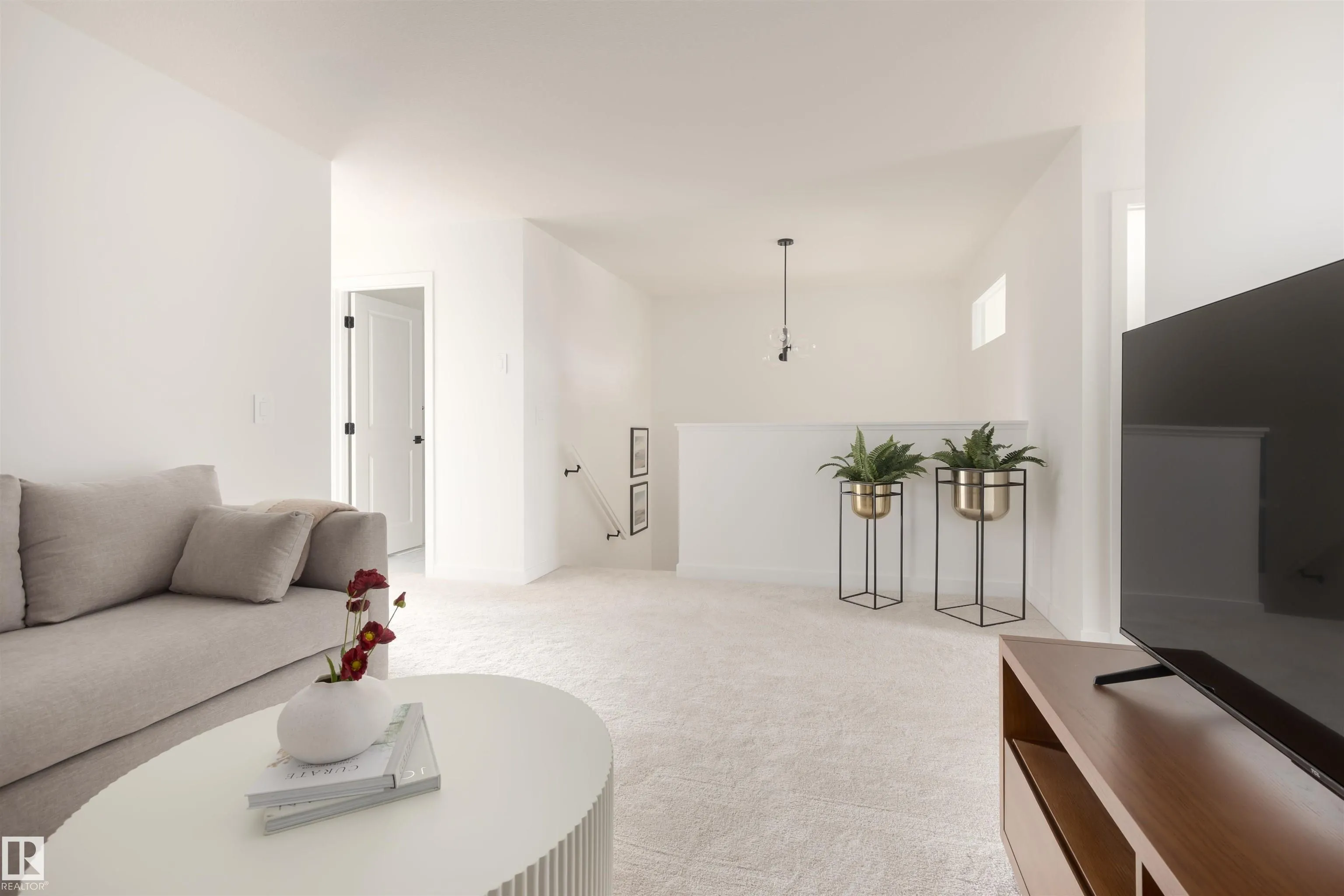 16 Clichy Close
