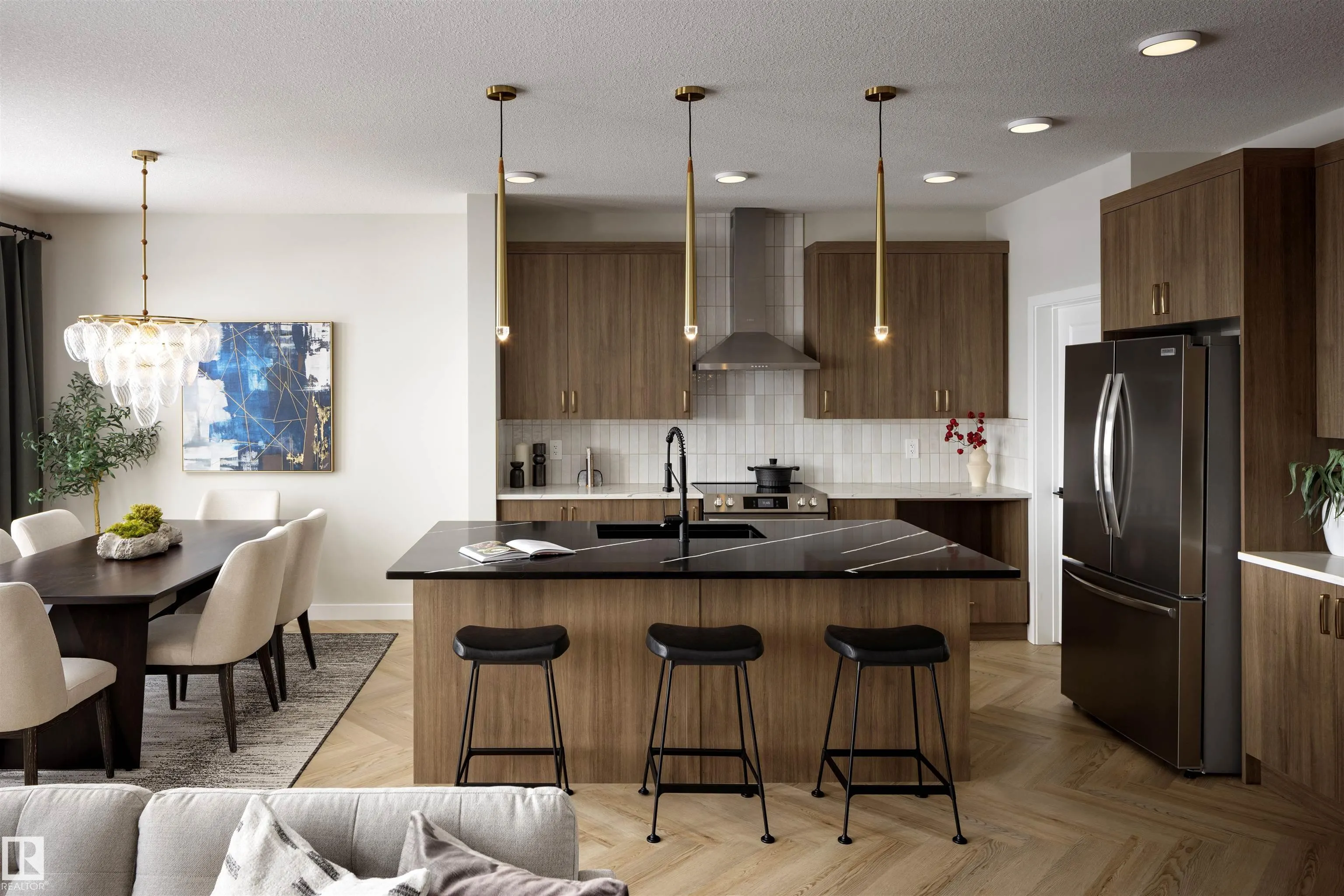 16 Clichy Close