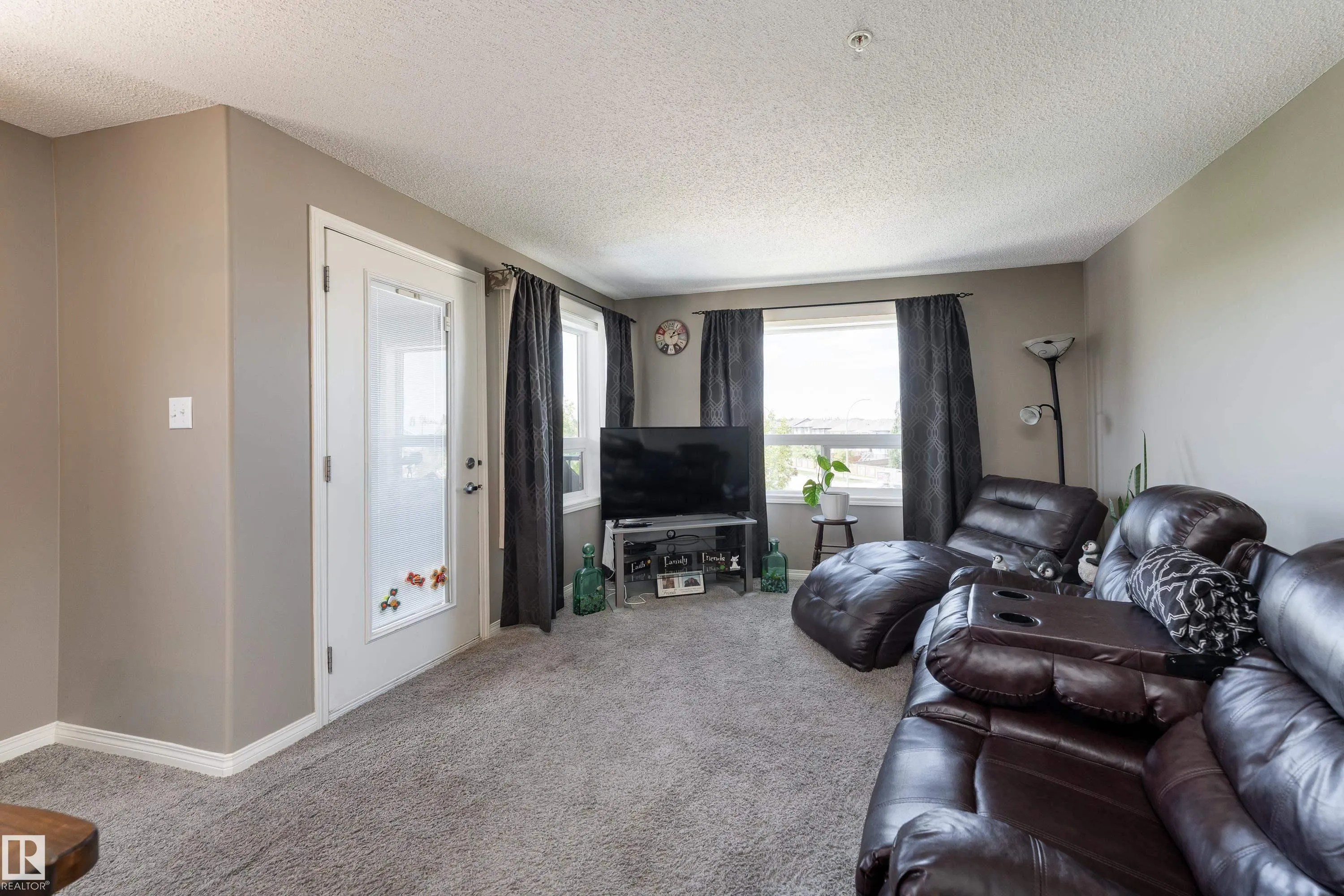 1520 HAMMOND Gate