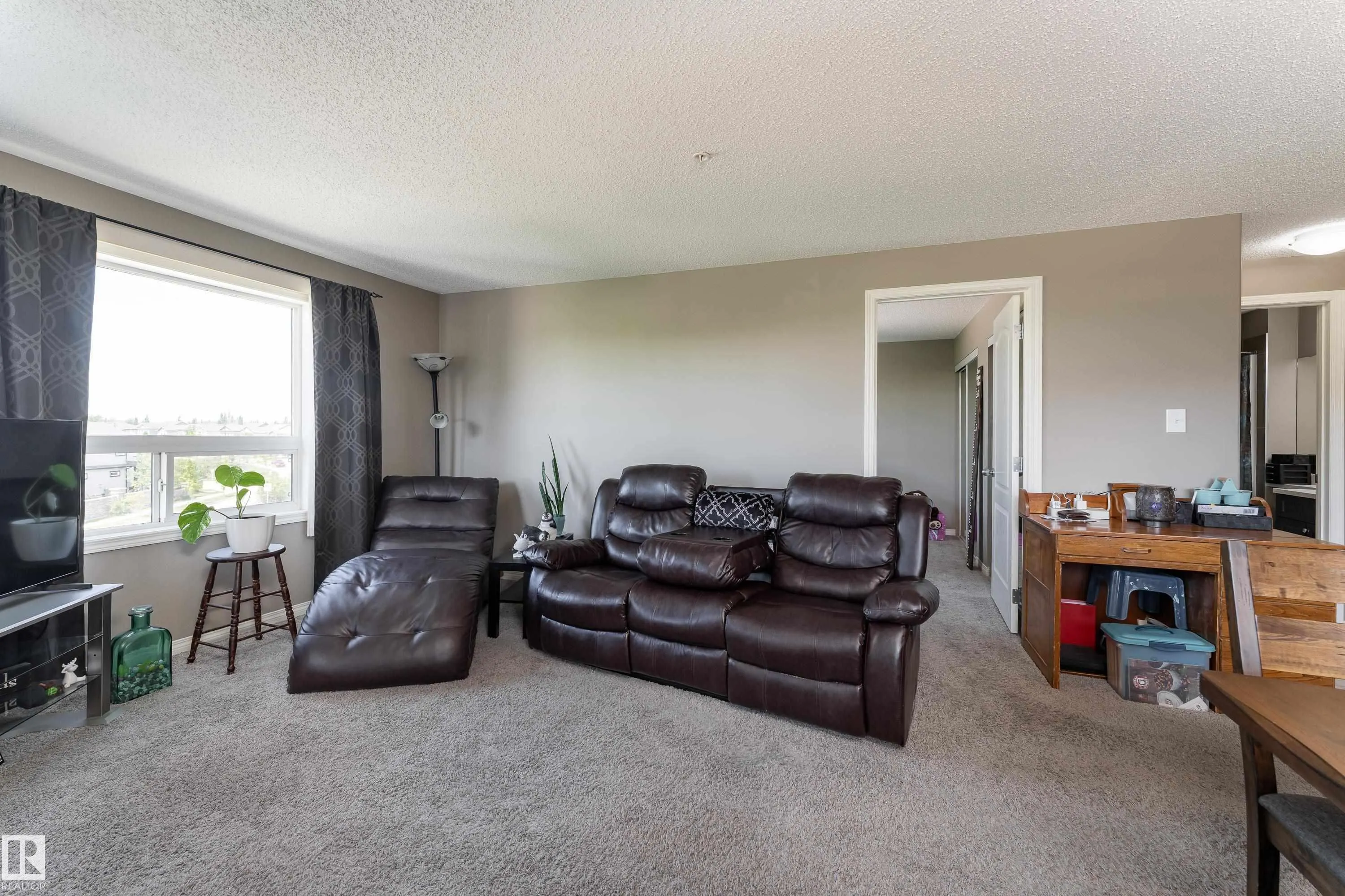 1520 HAMMOND Gate