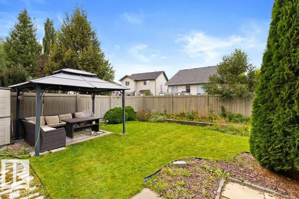 200 ERIN RIDGE Drive