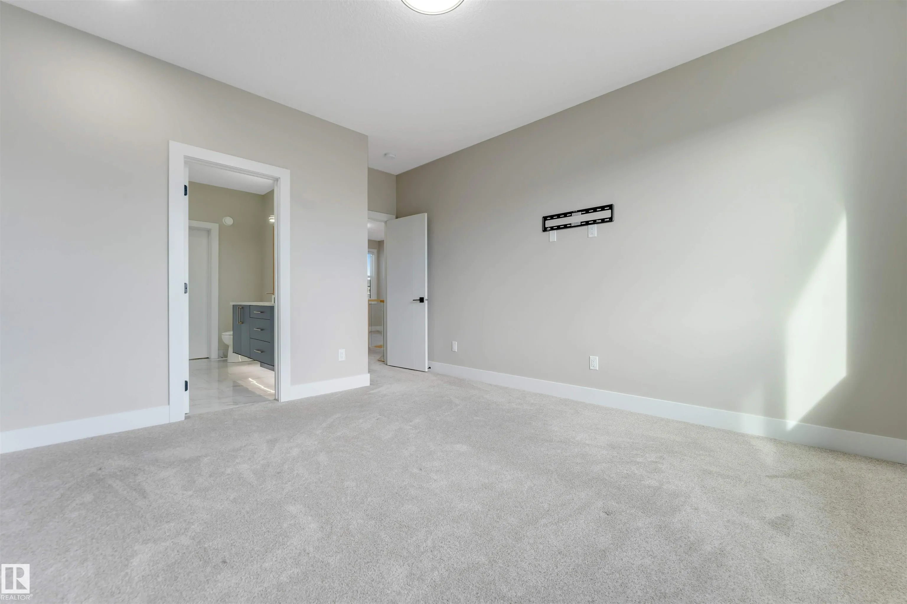 1805 60 Avenue