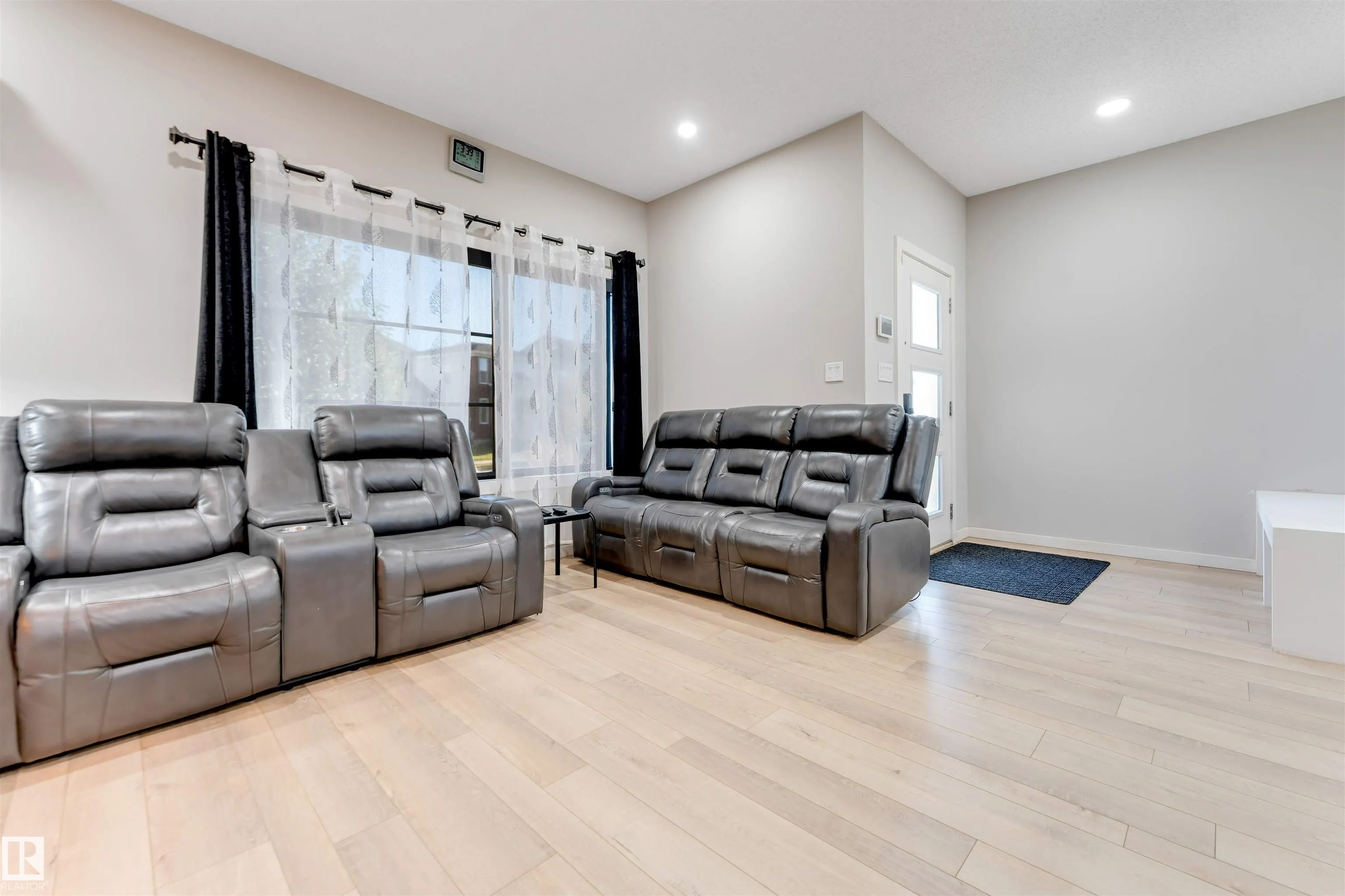 266 CHARLESWORTH Drive