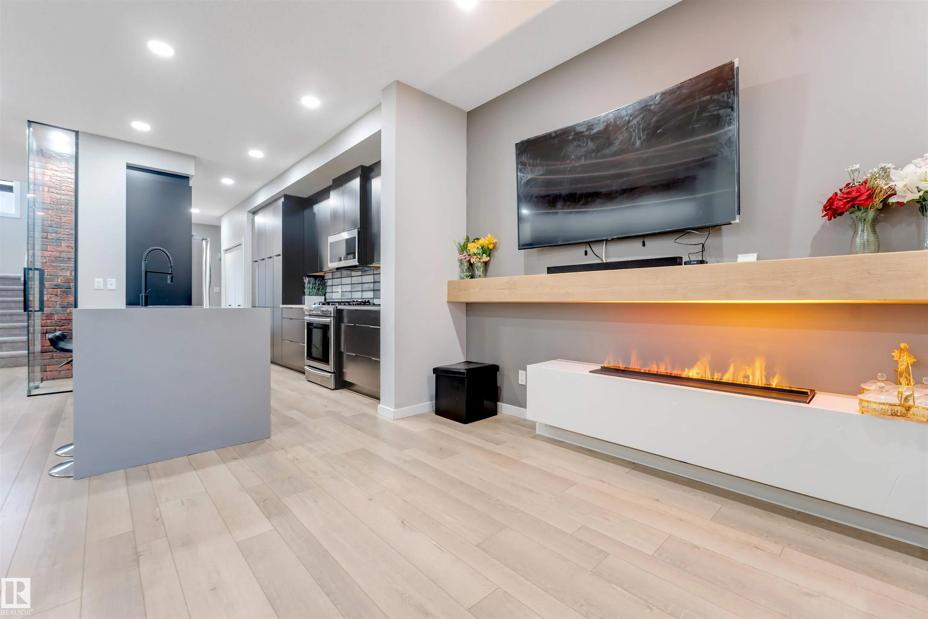 266 CHARLESWORTH Drive